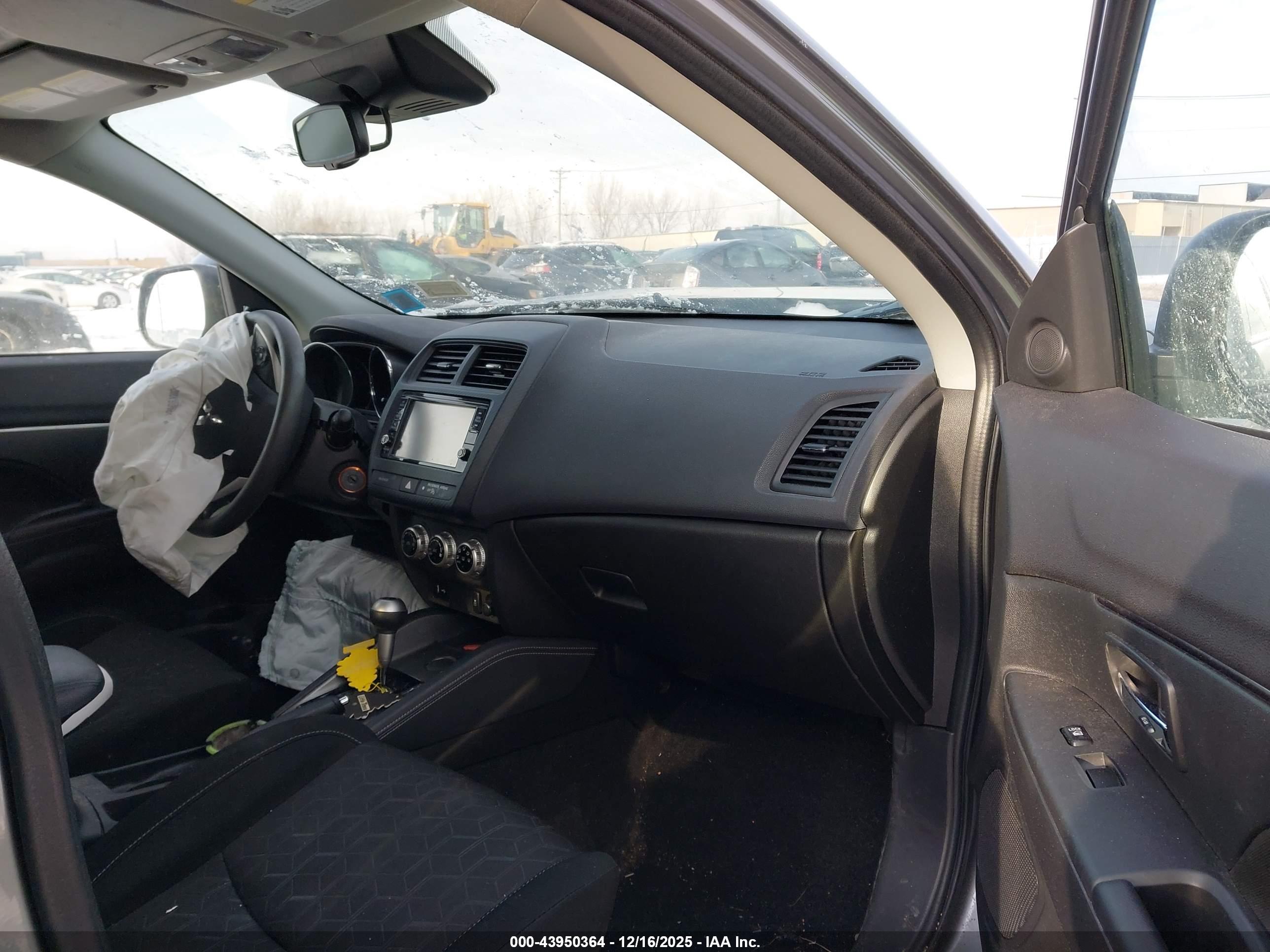 MITSUBISHI OUTLANDER image 5