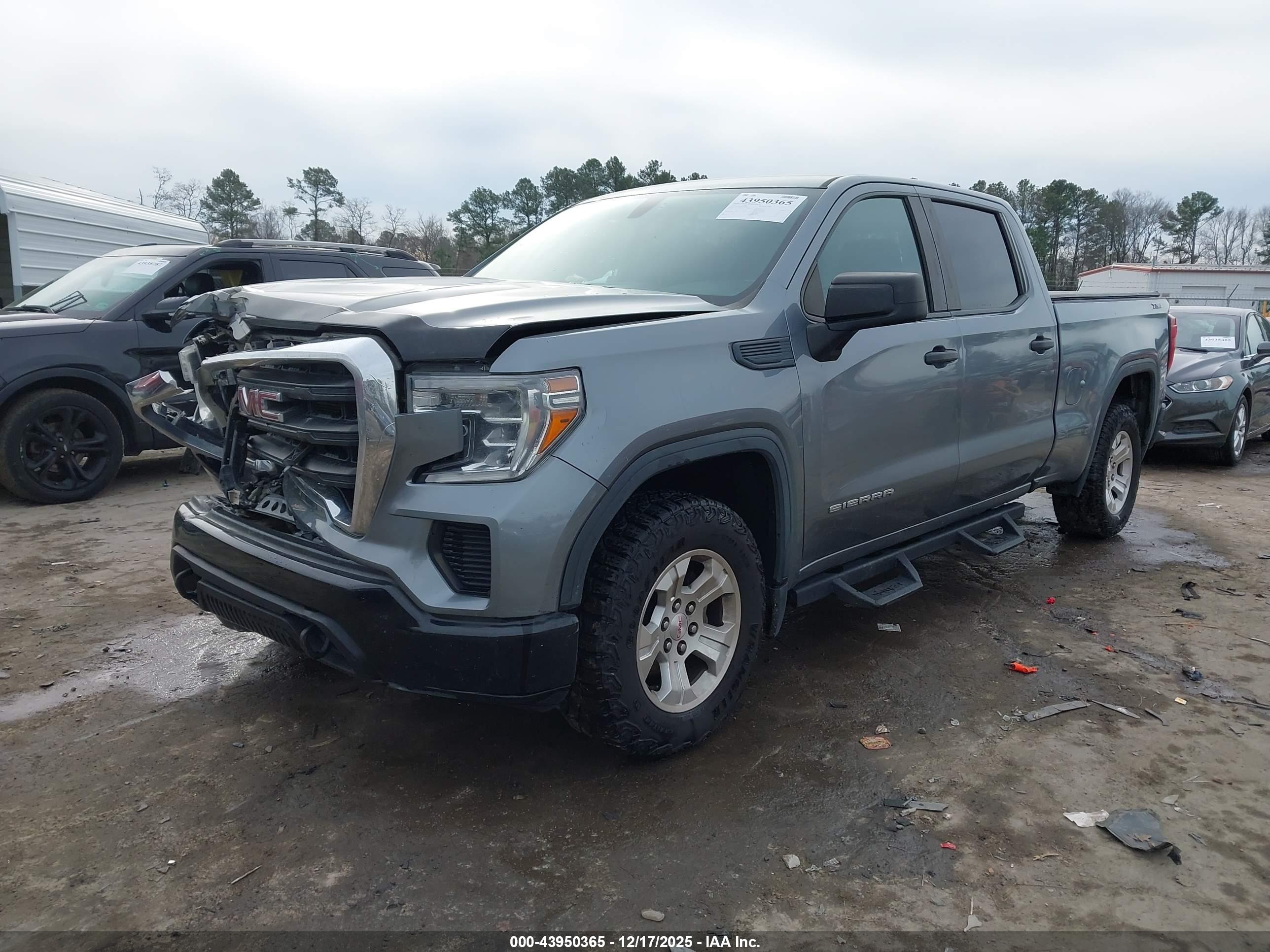 GMC SIERRA image 2