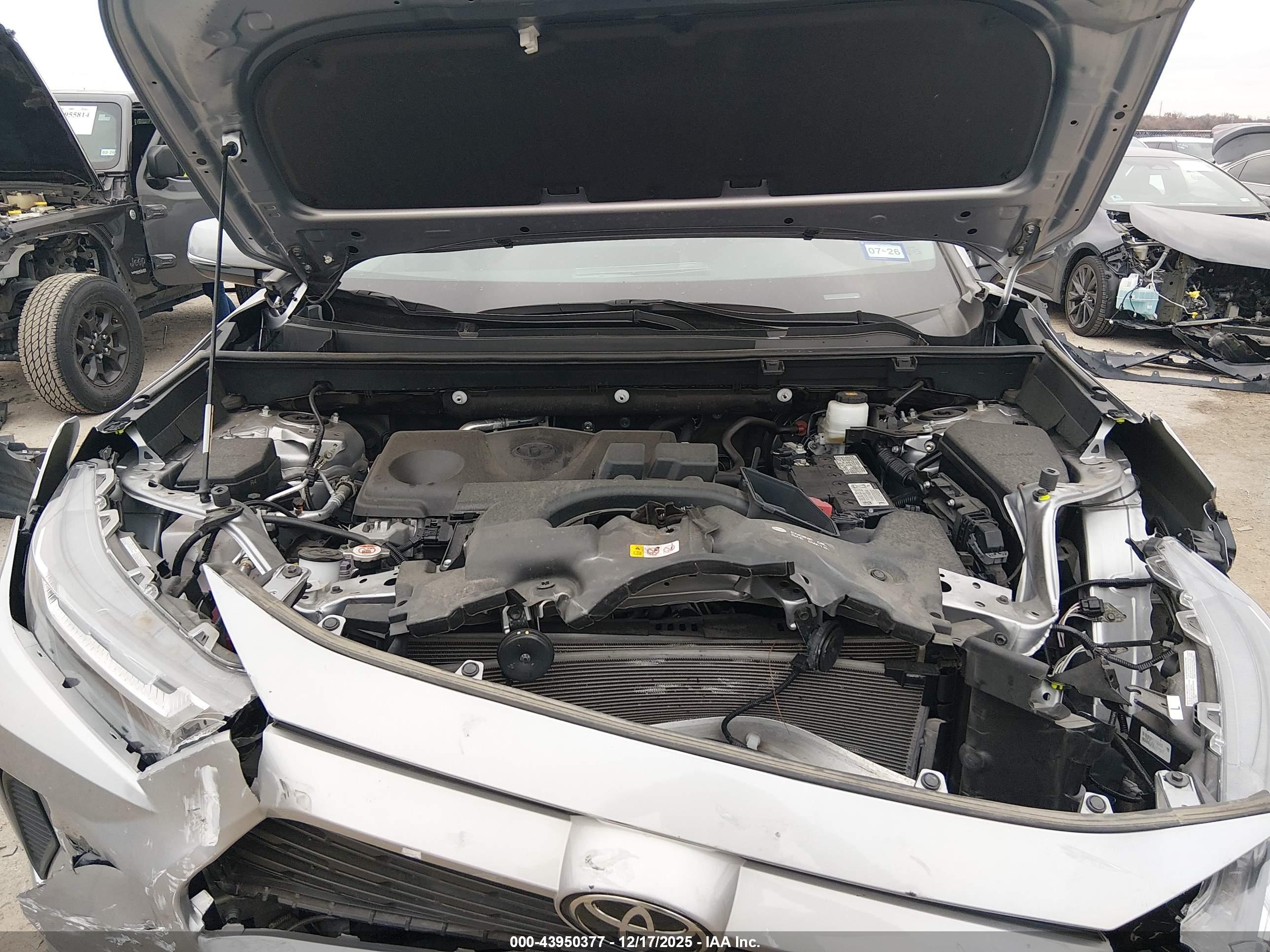 TOYOTA RAV4 image 10