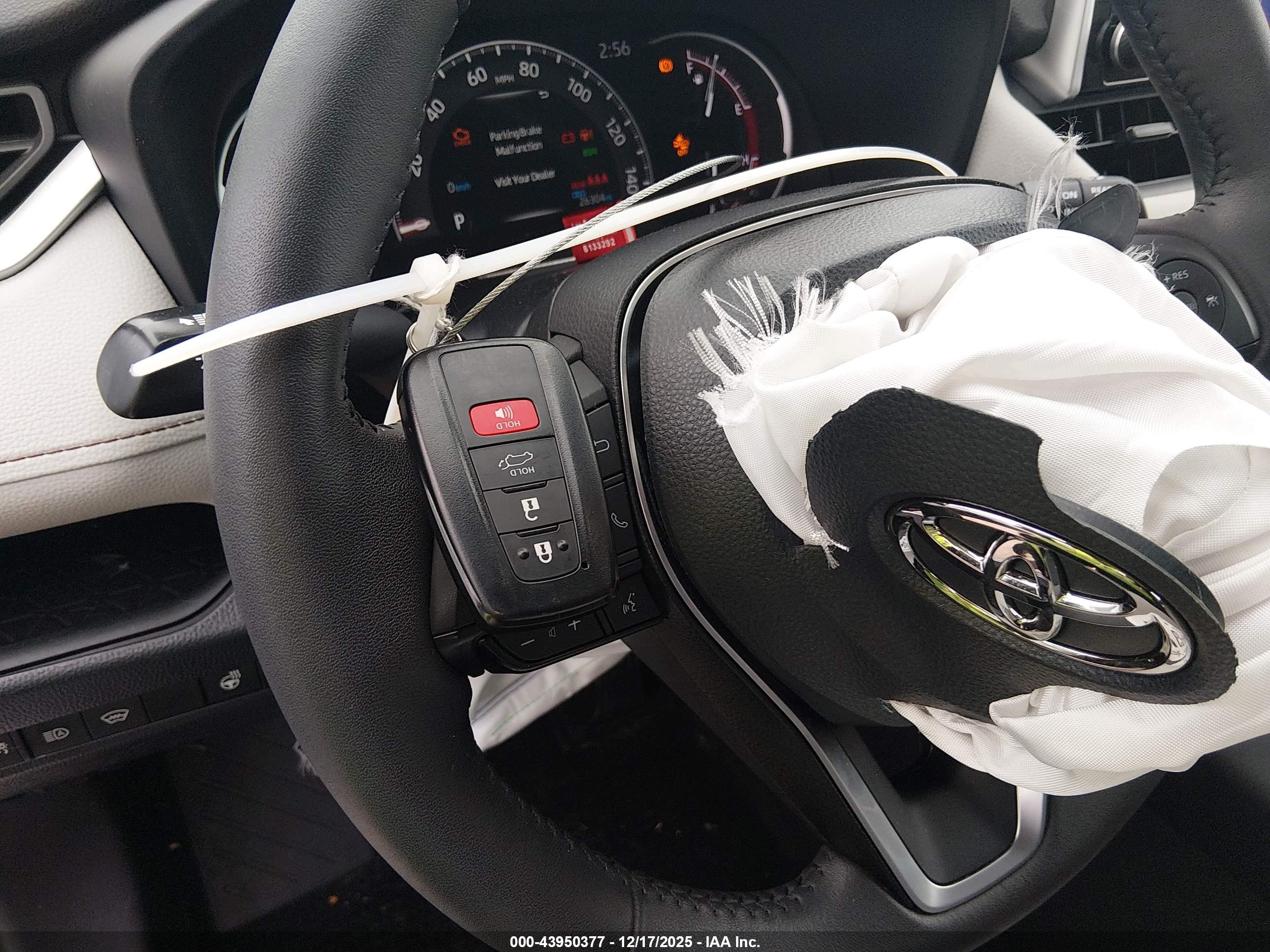 TOYOTA RAV4 image 11