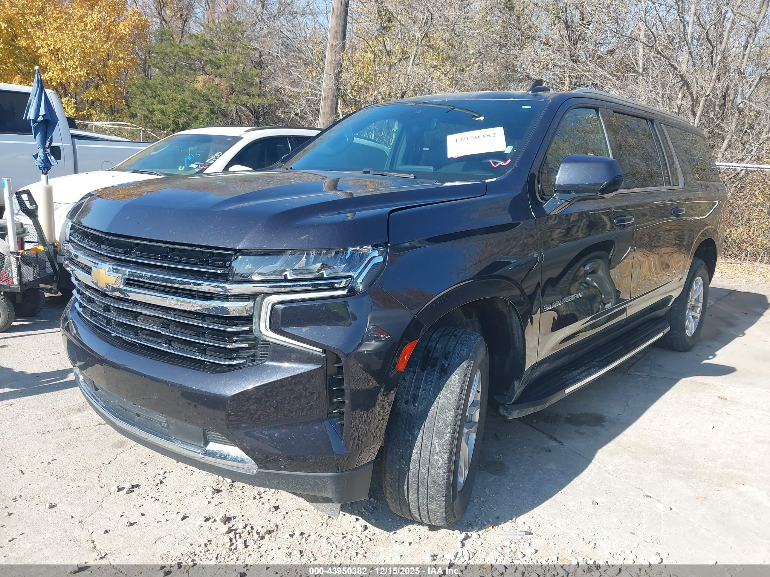 CHEVROLET SUBURBAN image 2