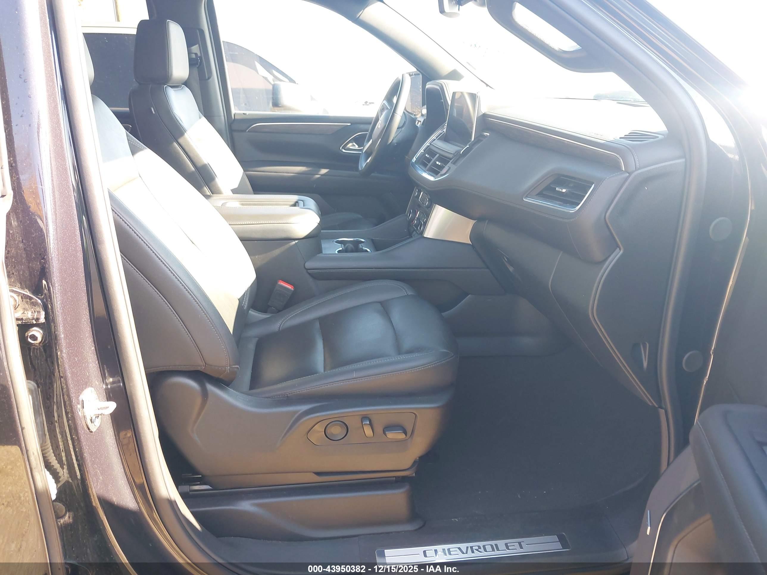 CHEVROLET SUBURBAN image 5
