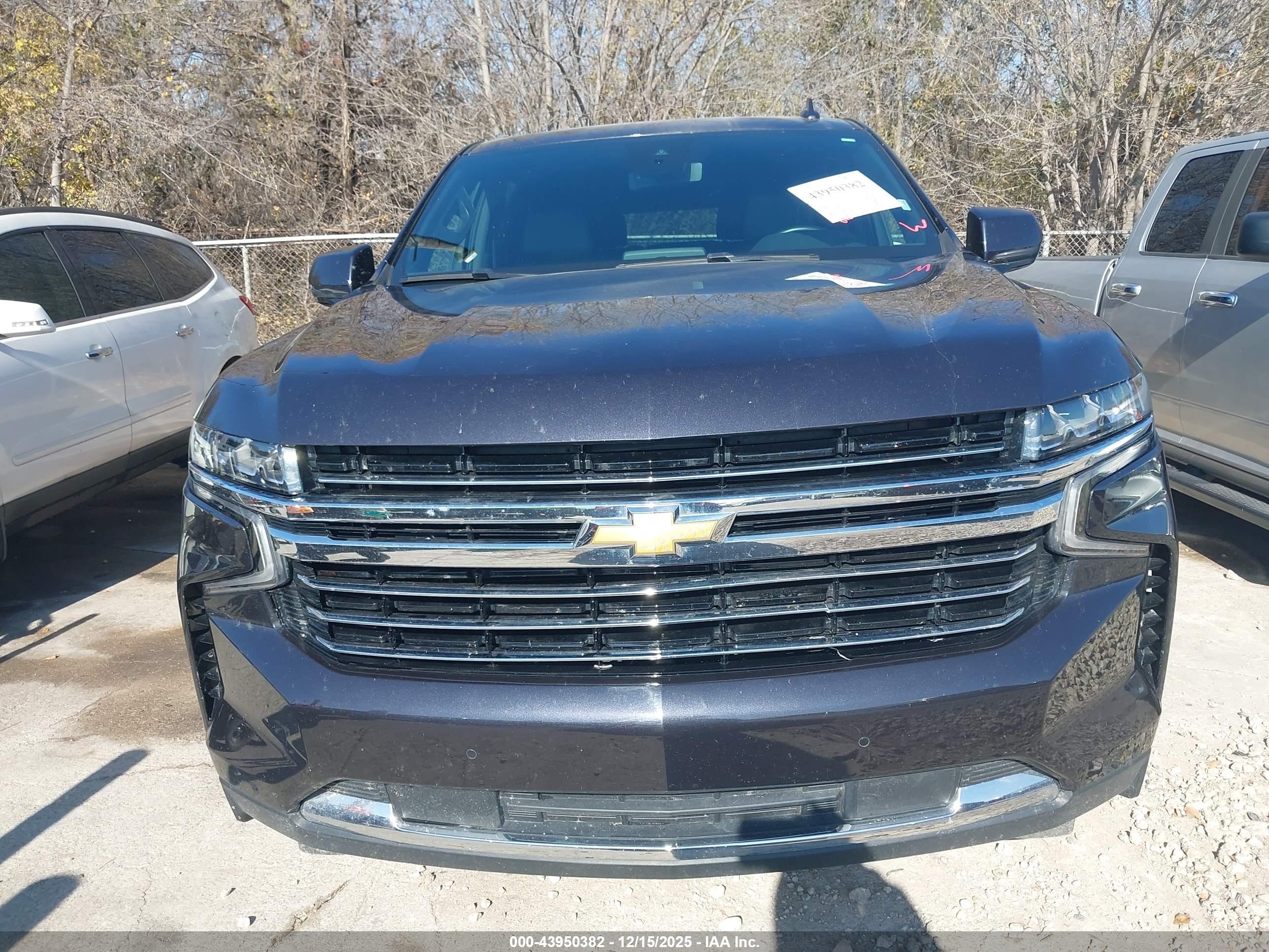 CHEVROLET SUBURBAN image 6