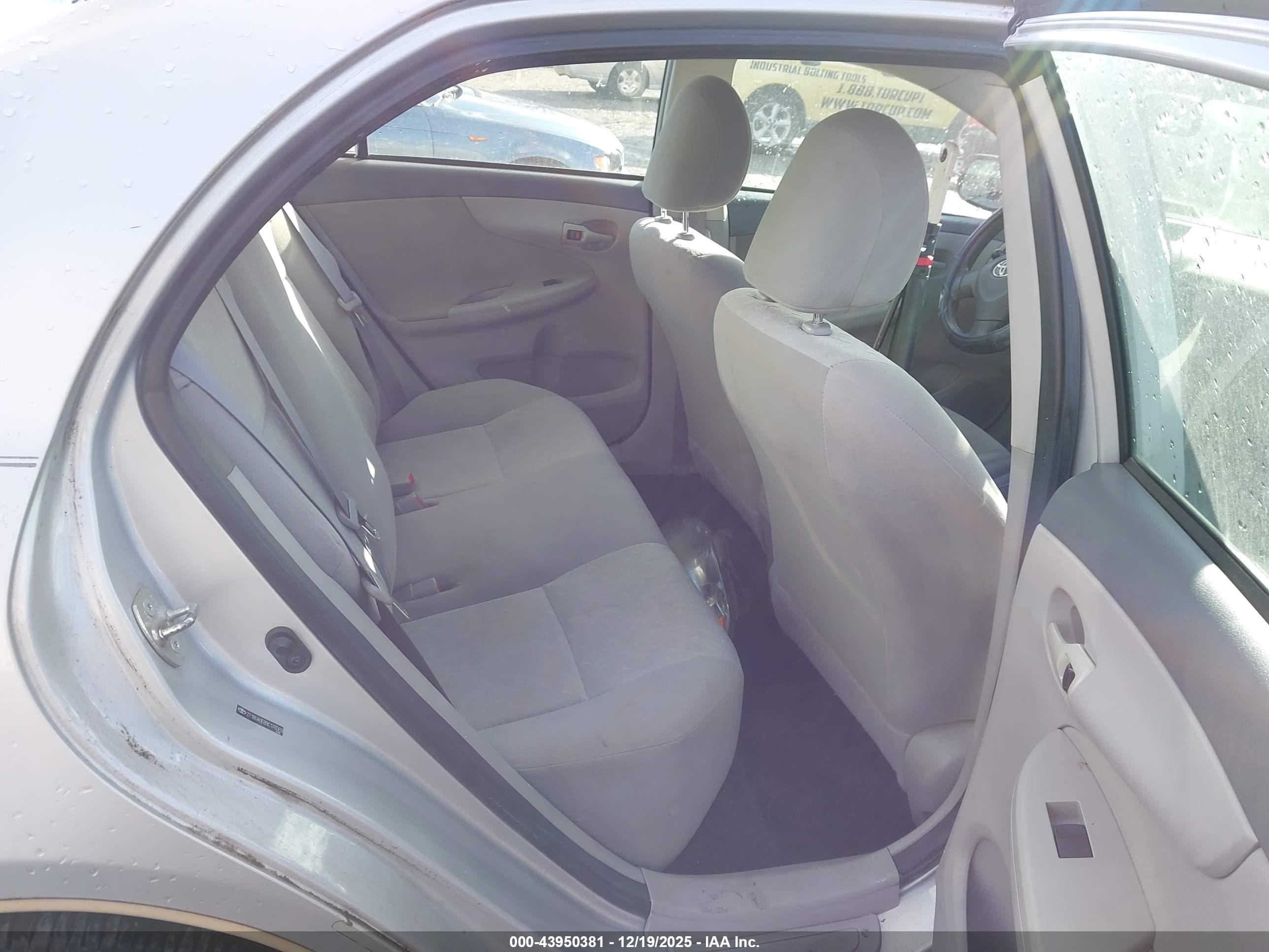 TOYOTA COROLLA image 8