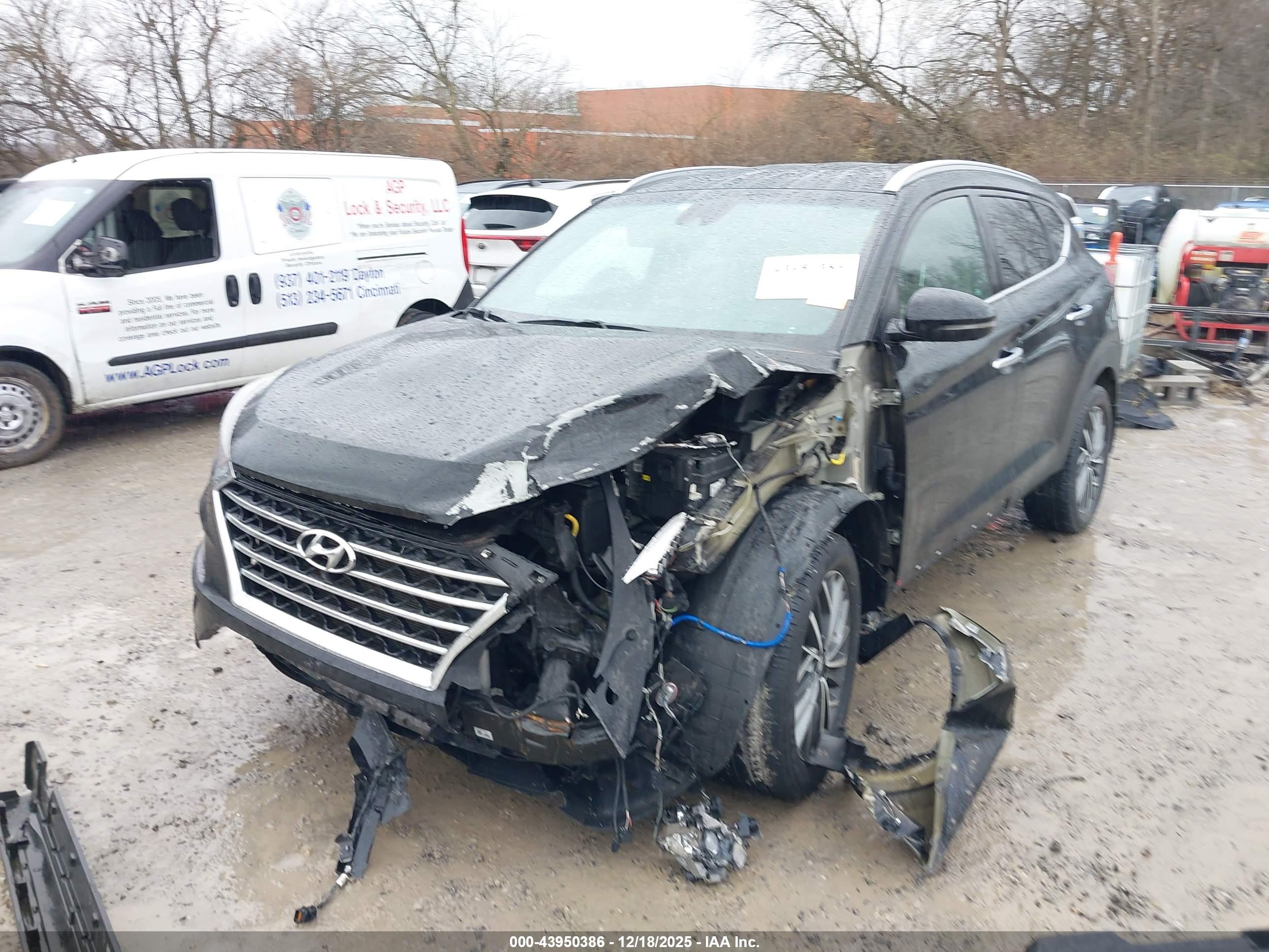 HYUNDAI TUCSON image 2