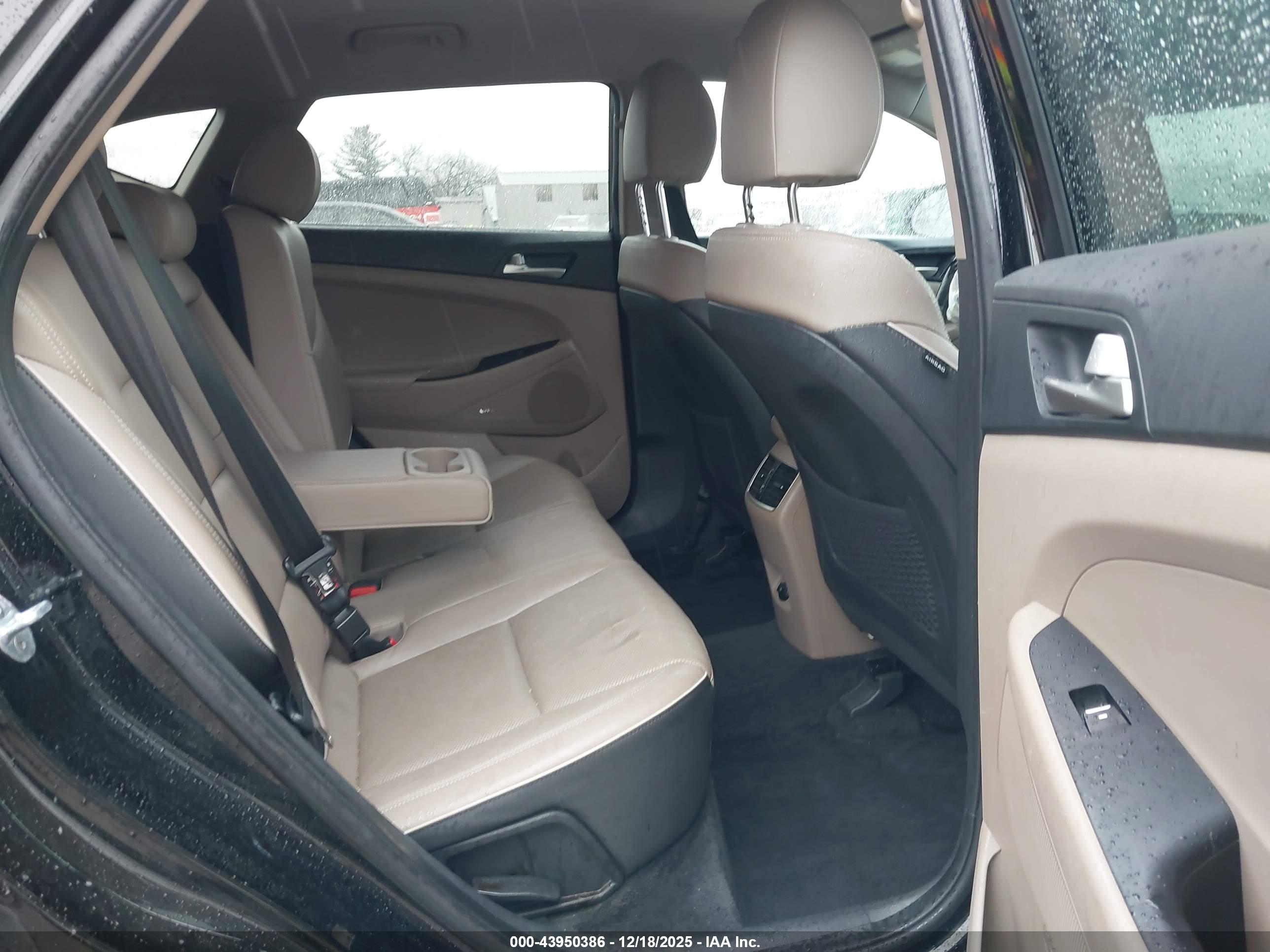 HYUNDAI TUCSON image 8