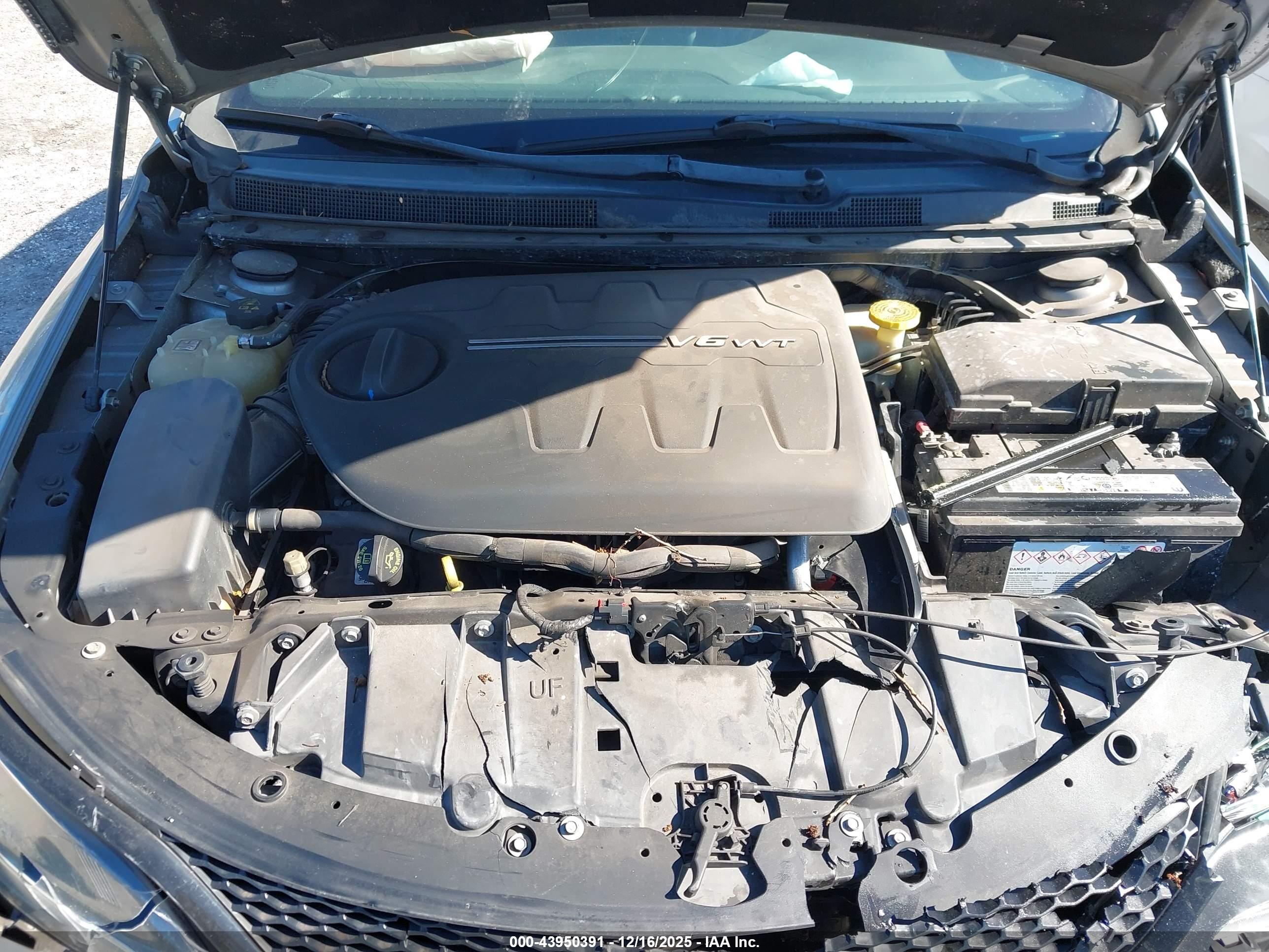 CHRYSLER 200 image 10