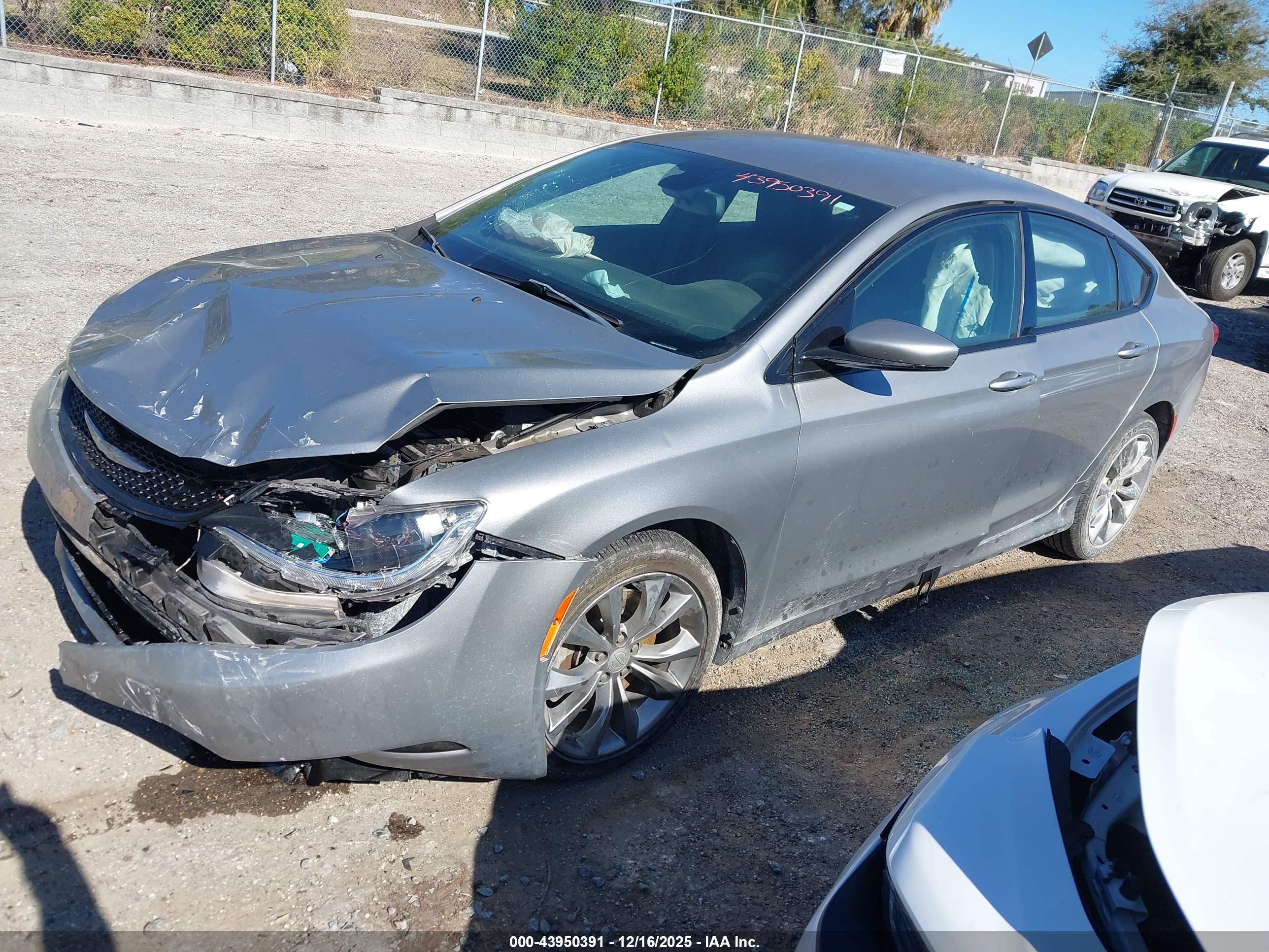 CHRYSLER 200 image 2