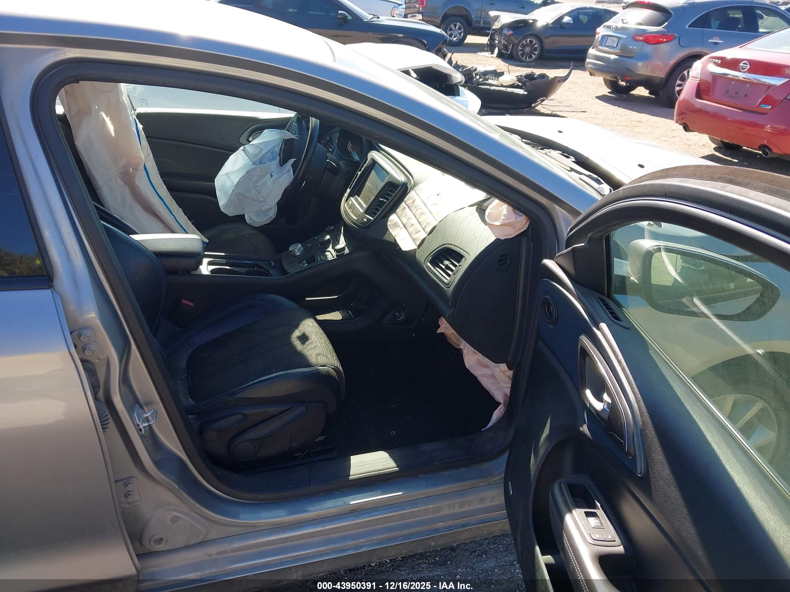 CHRYSLER 200 image 5