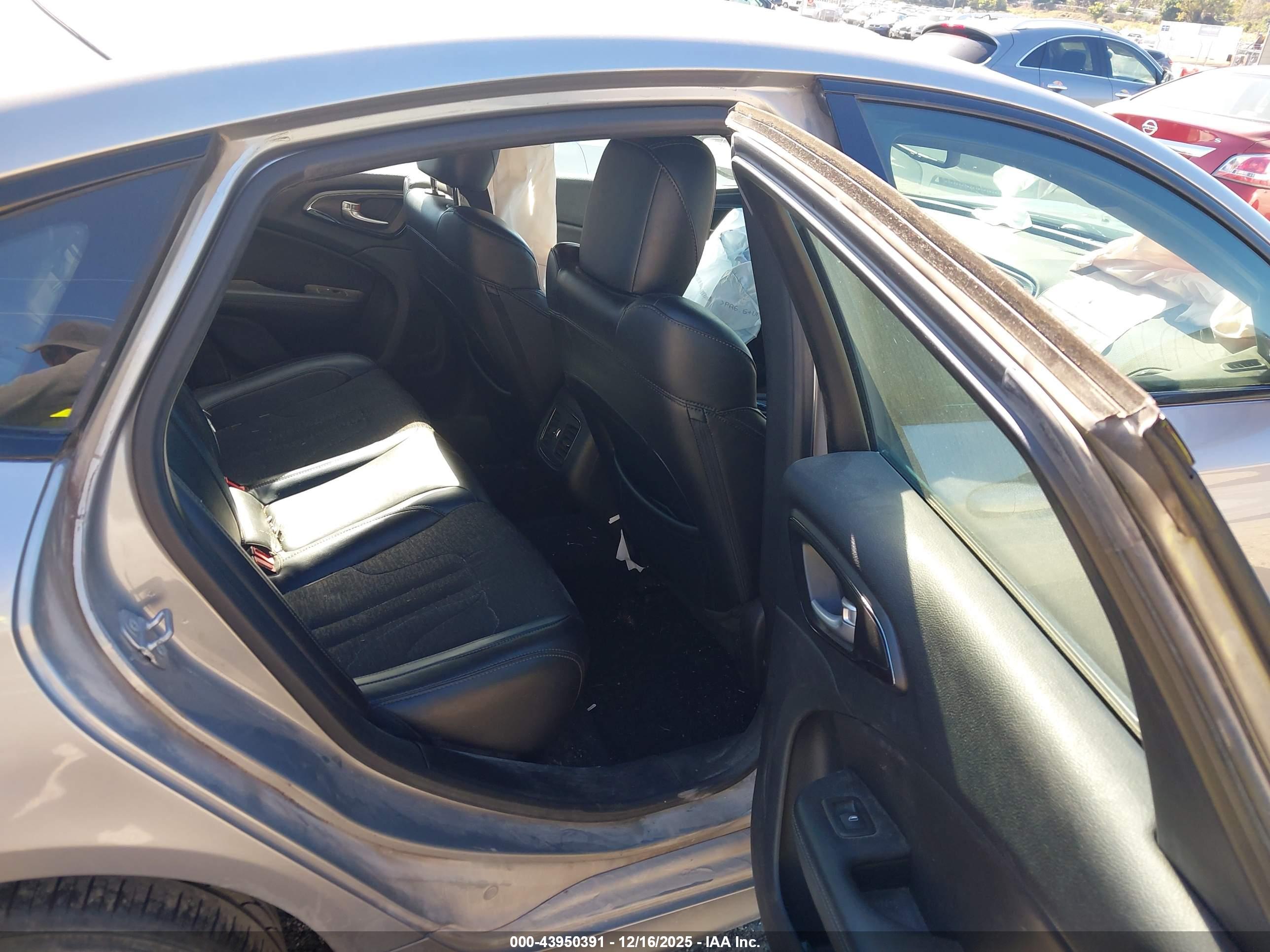 CHRYSLER 200 image 8