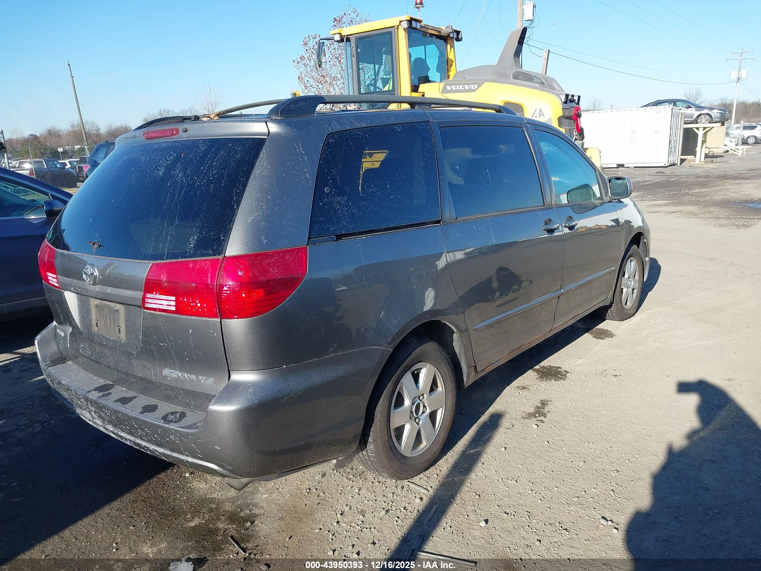 TOYOTA SIENNA image 4