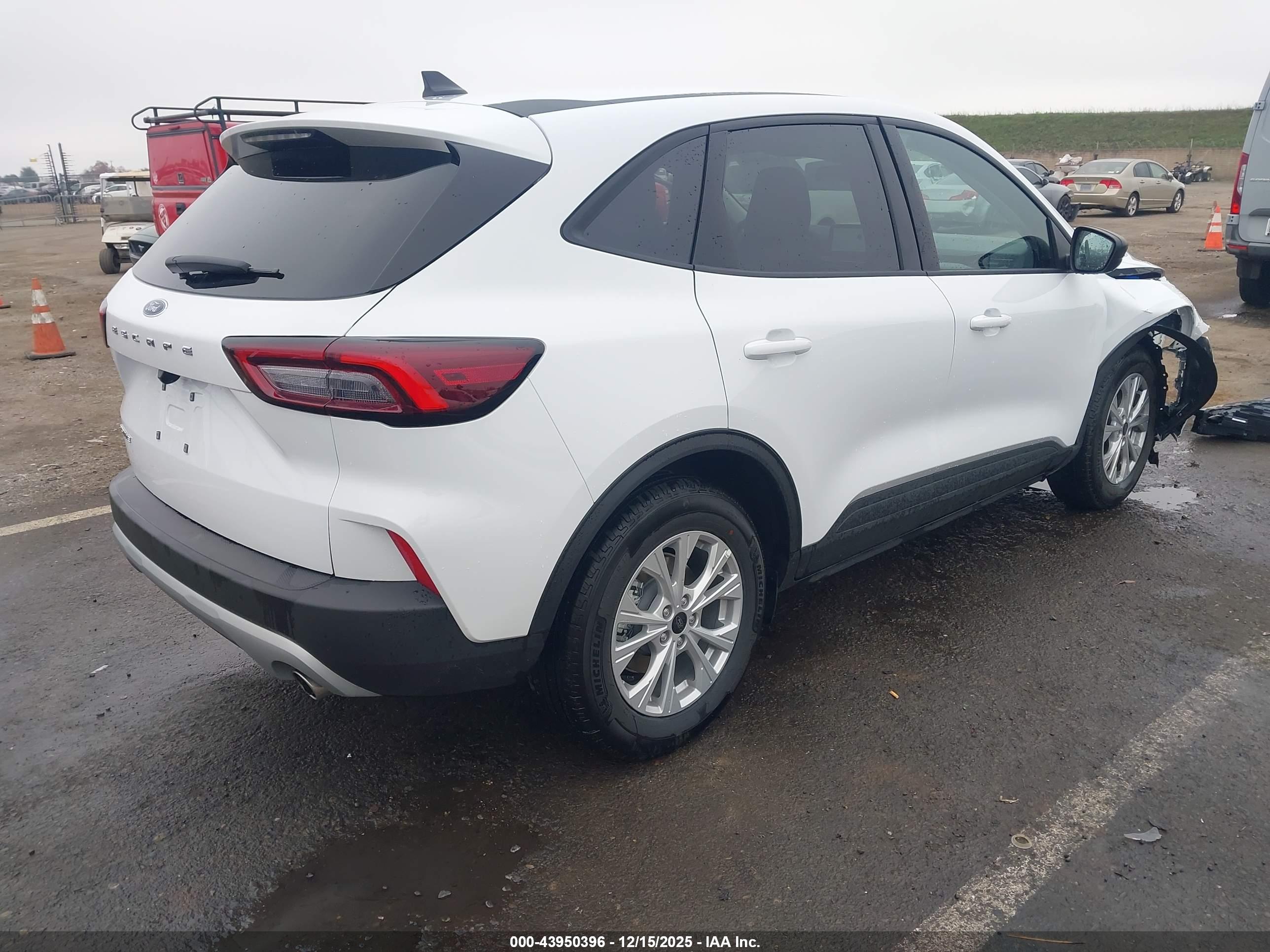 FORD ESCAPE image 4