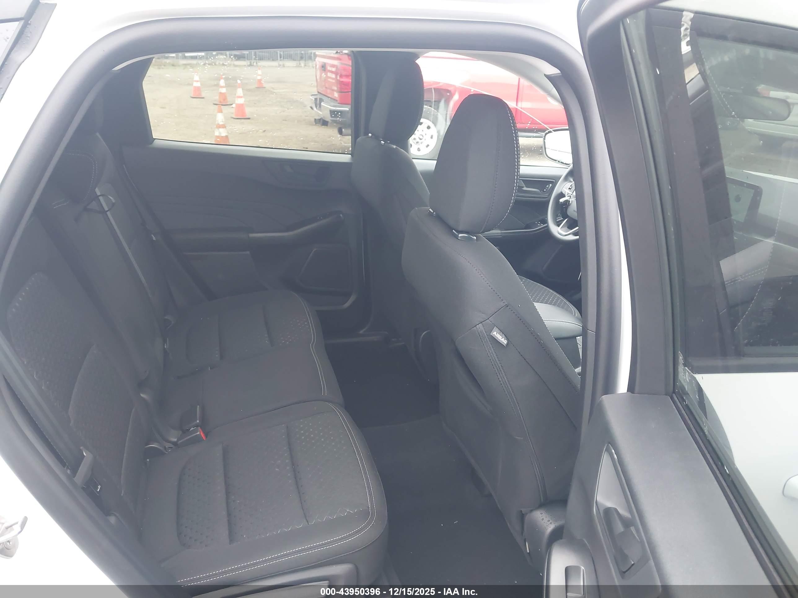 FORD ESCAPE image 8