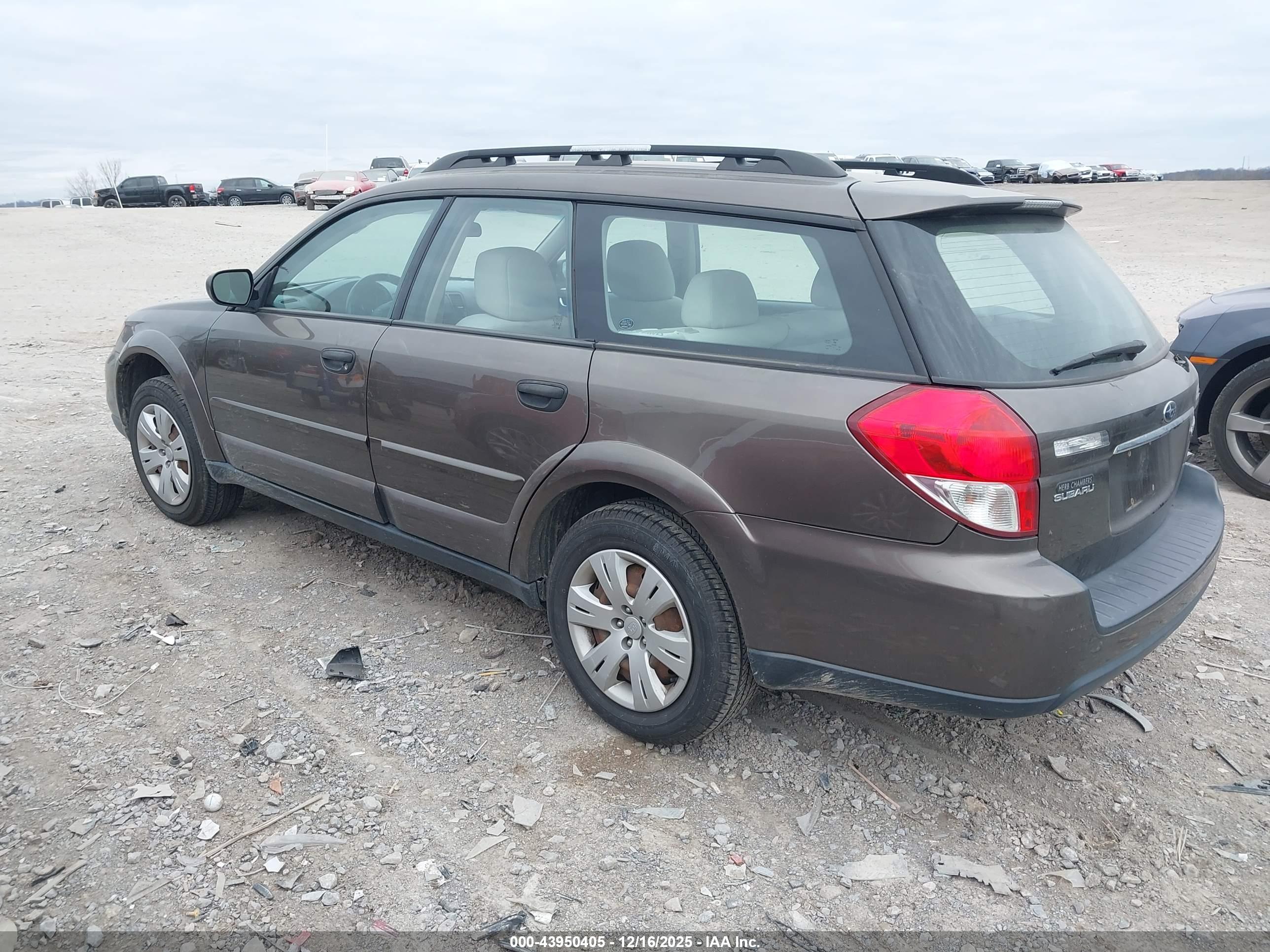 SUBARU OUTBACK image 3