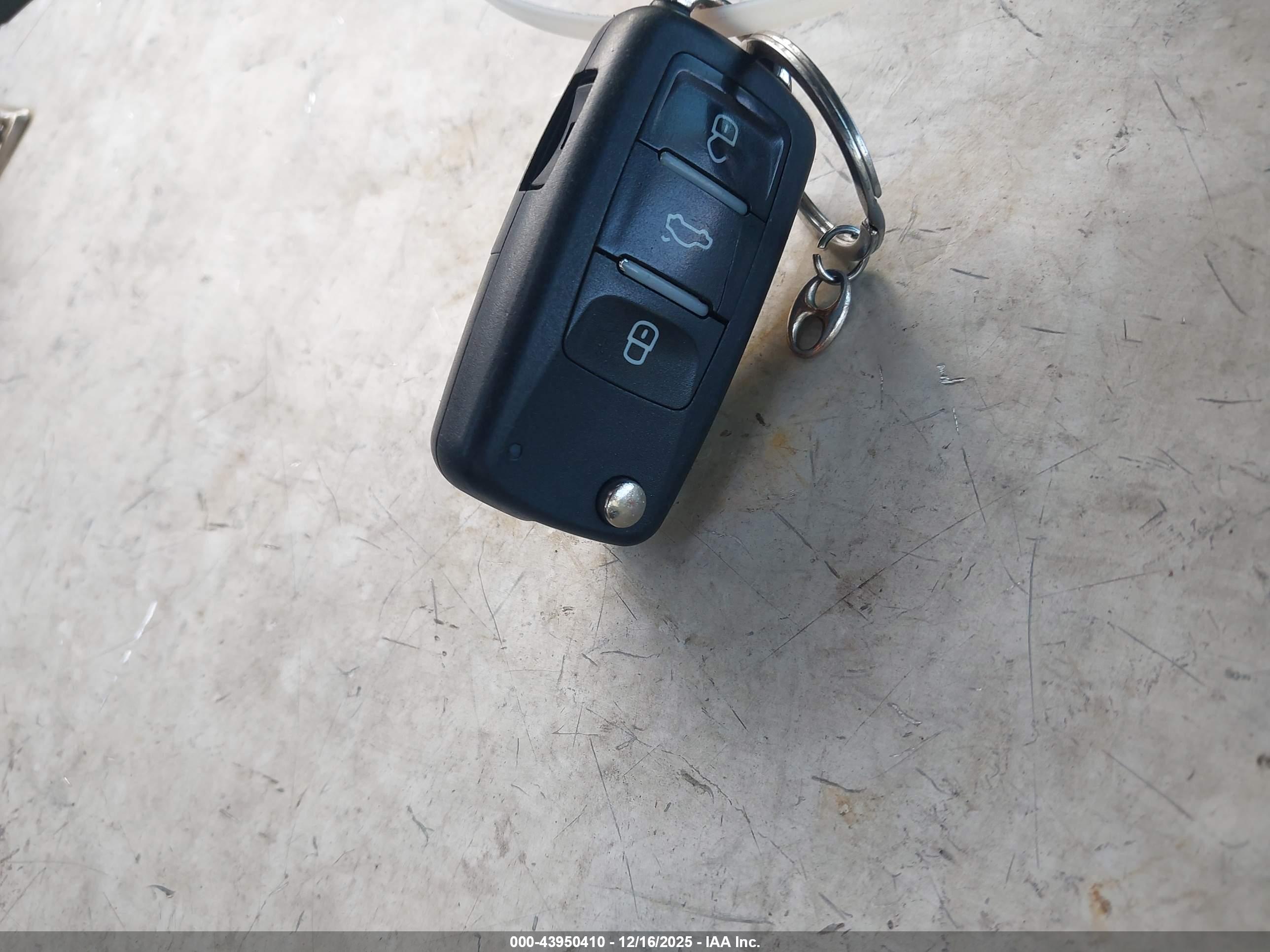 HYUNDAI ELANTRA image 11