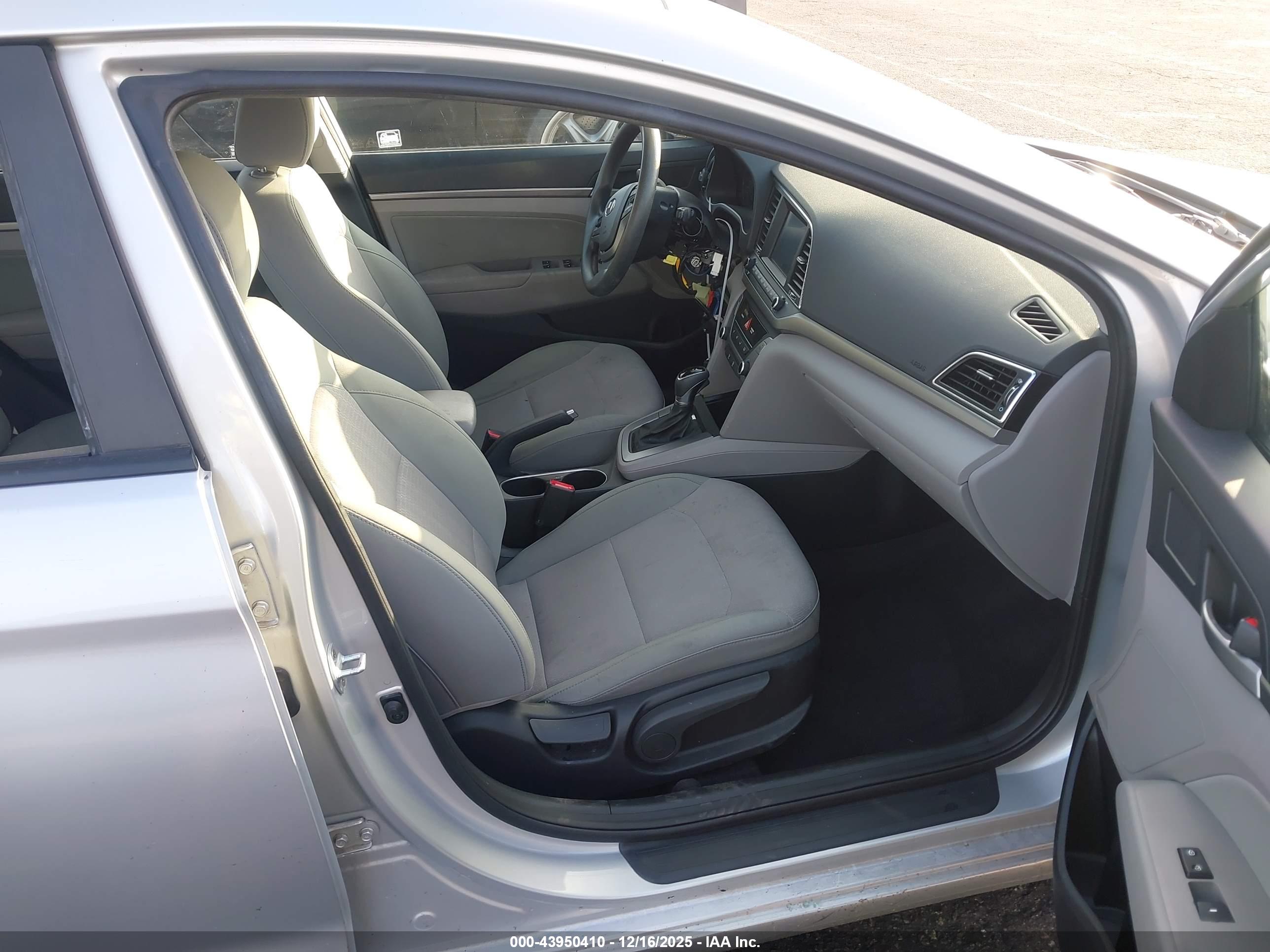 HYUNDAI ELANTRA image 5