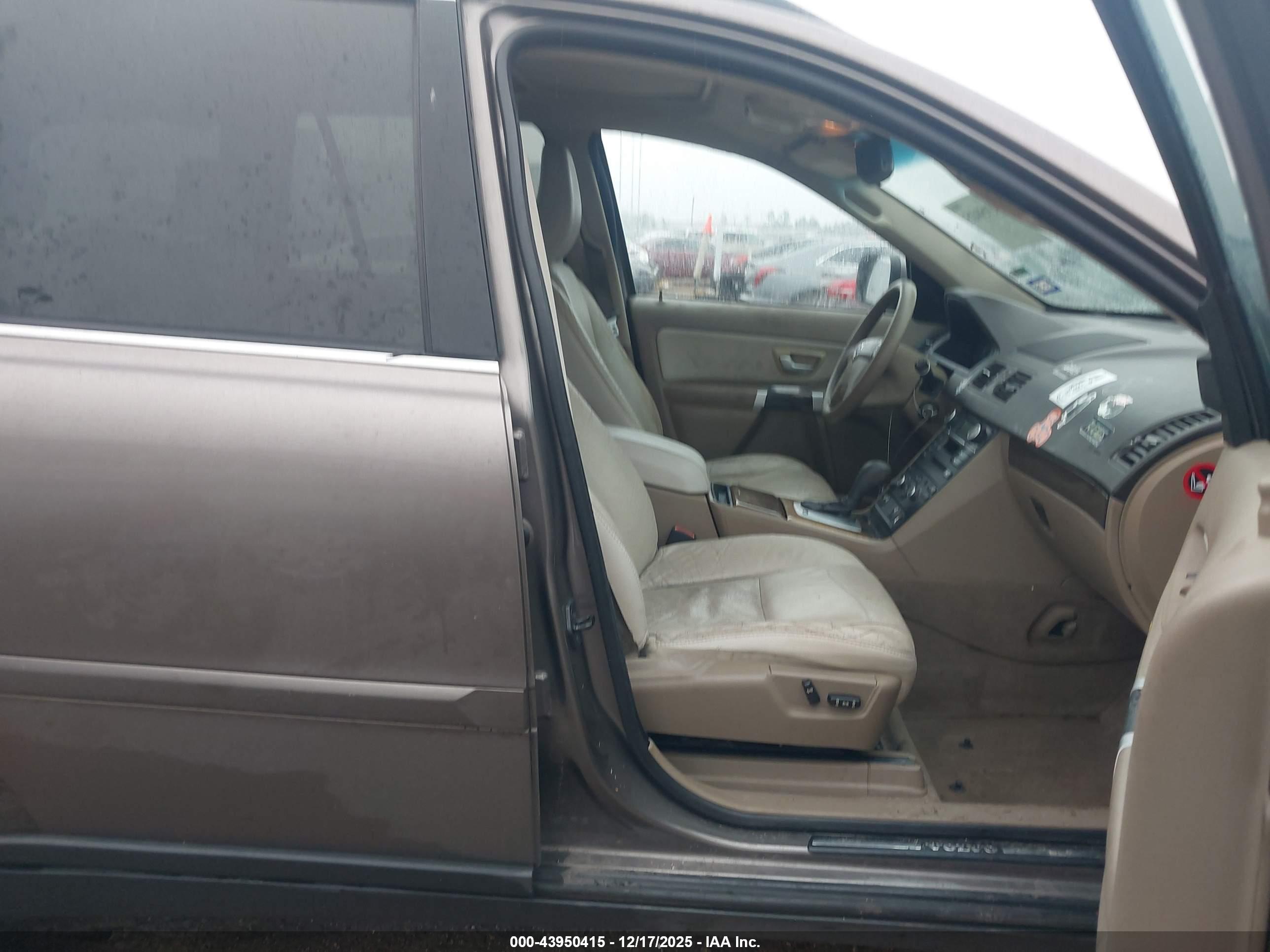 VOLVO XC90 image 5