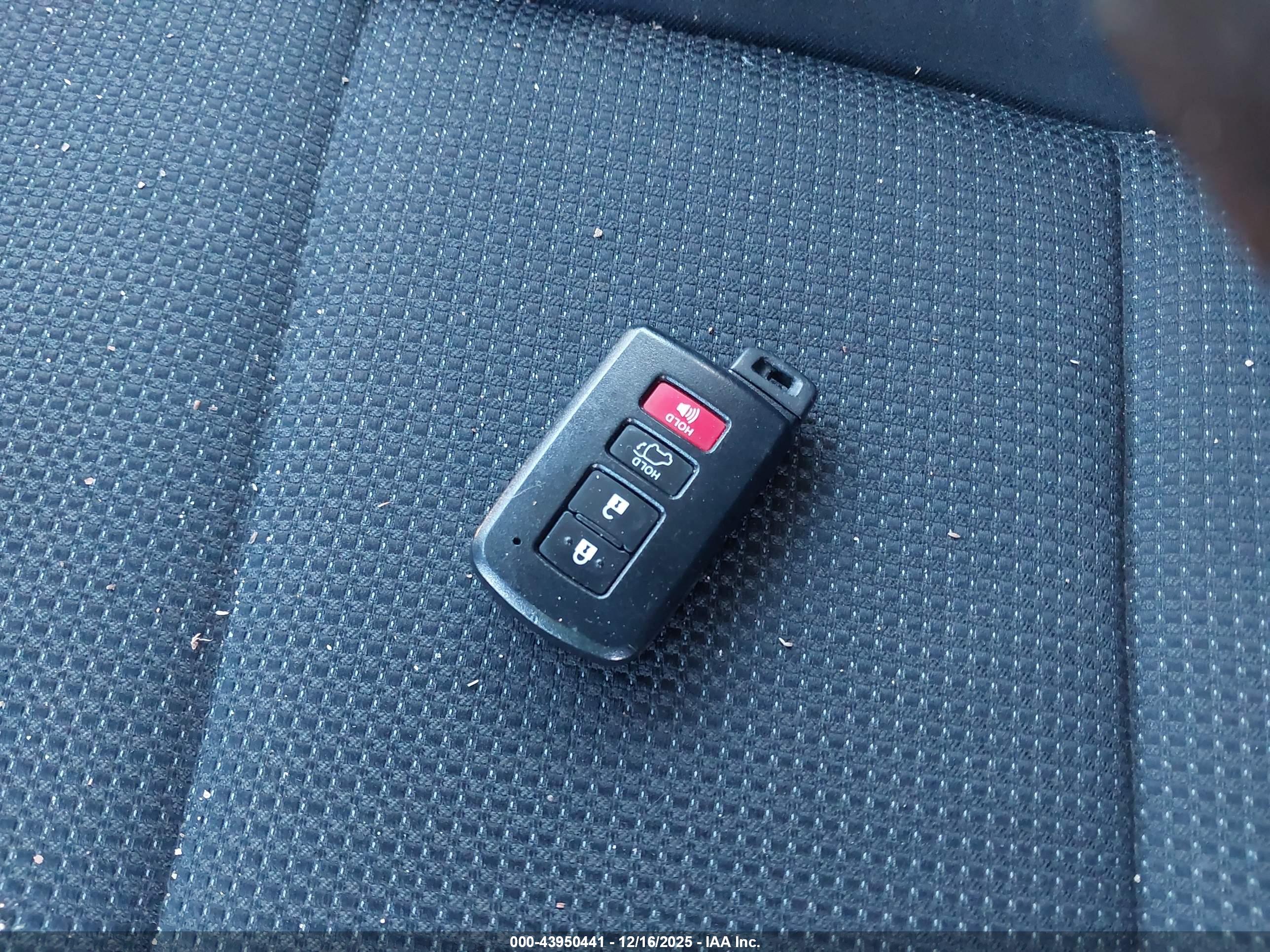 TOYOTA RAV4 image 11