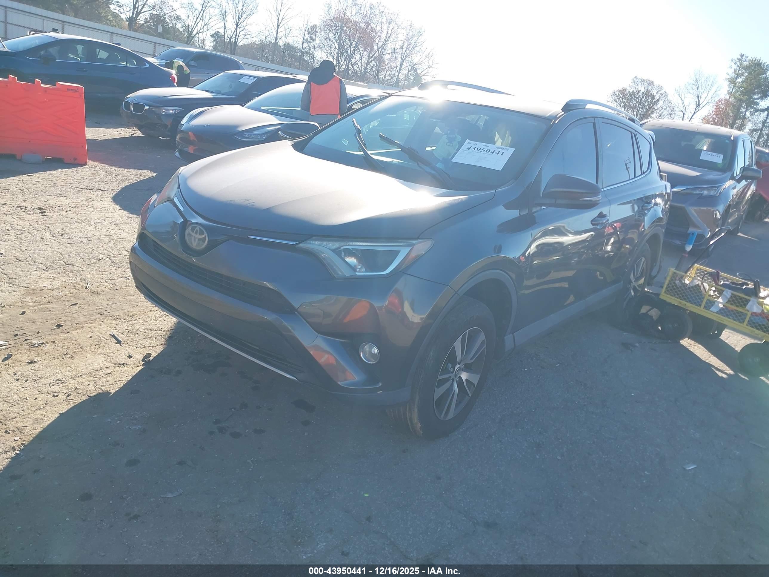 TOYOTA RAV4 image 2