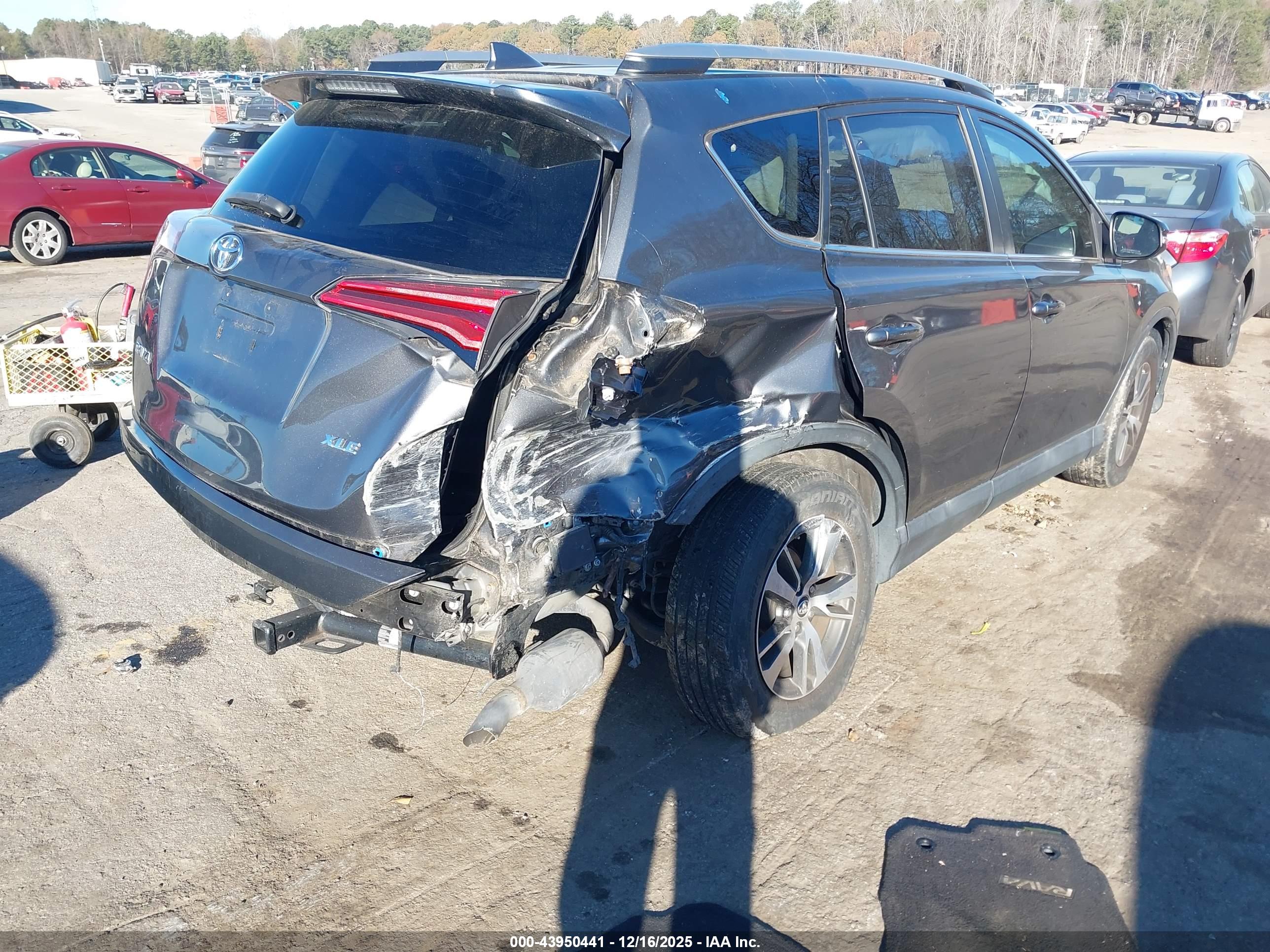 TOYOTA RAV4 image 6