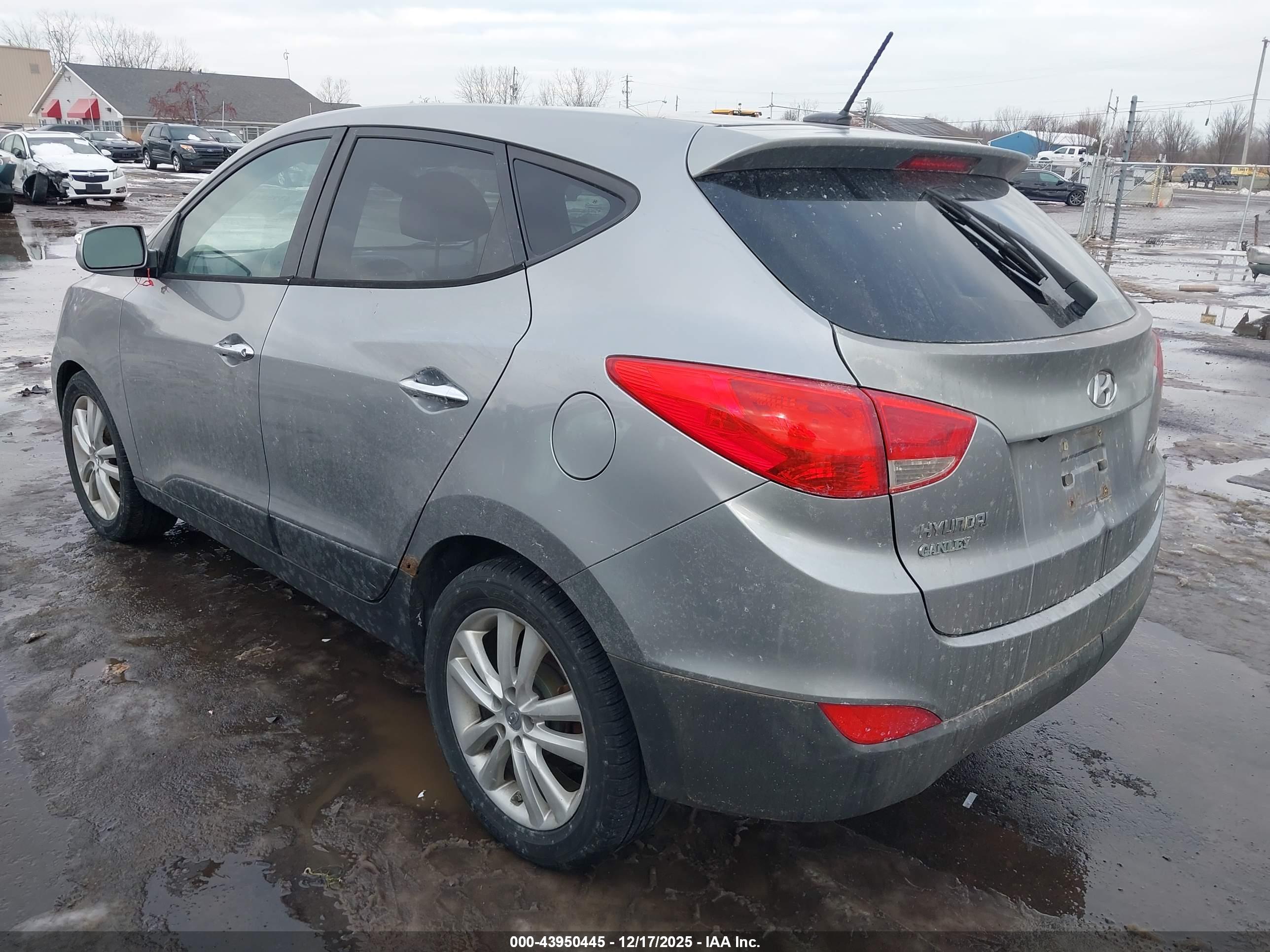 HYUNDAI TUCSON image 3