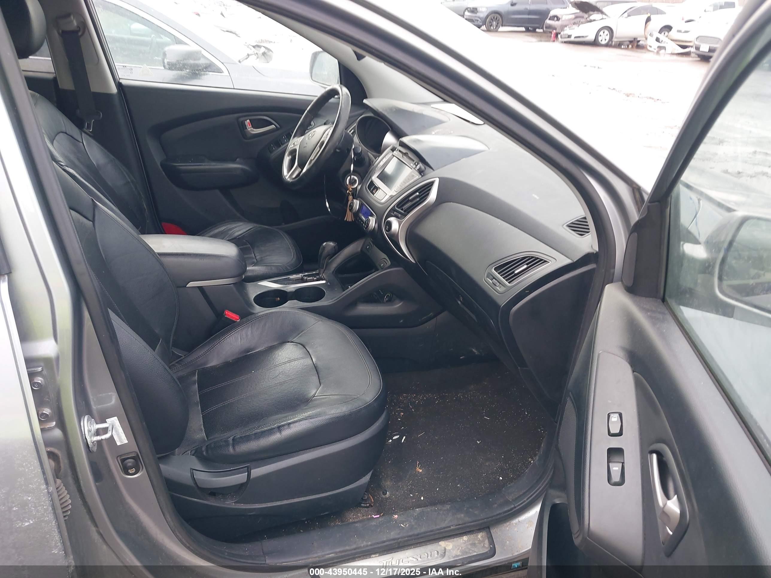 HYUNDAI TUCSON image 5