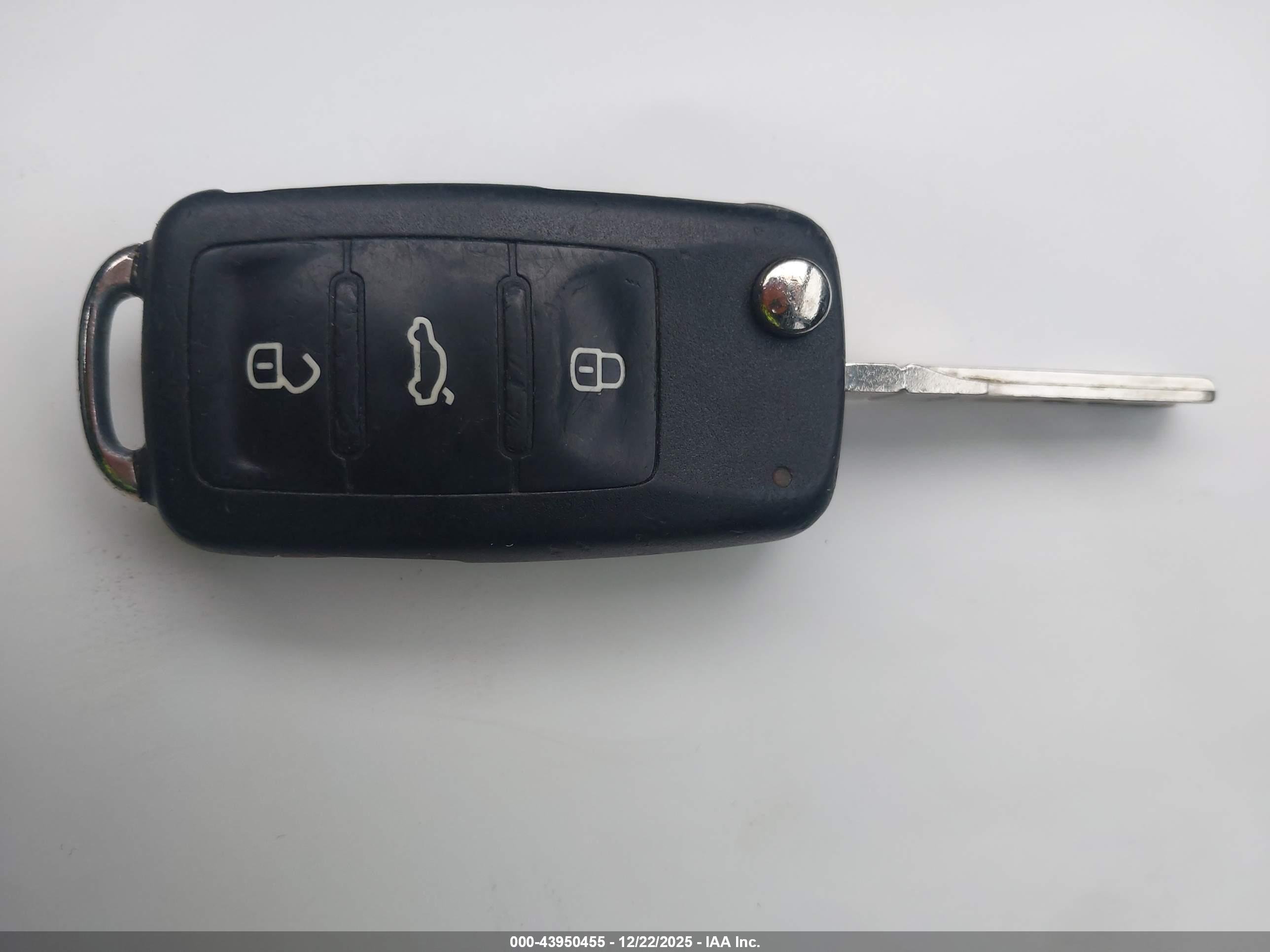 VOLKSWAGEN JETTA image 11