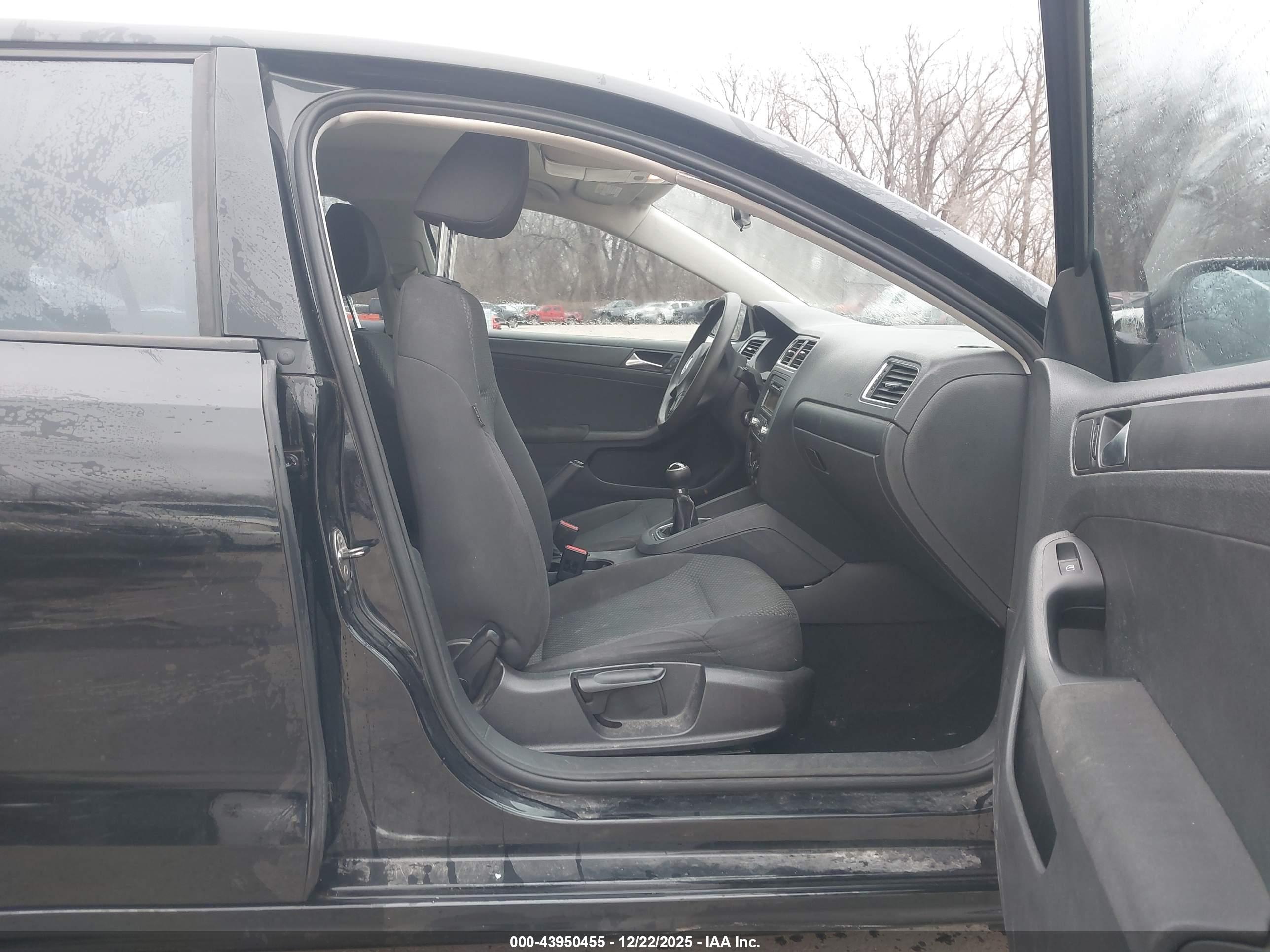 VOLKSWAGEN JETTA image 5