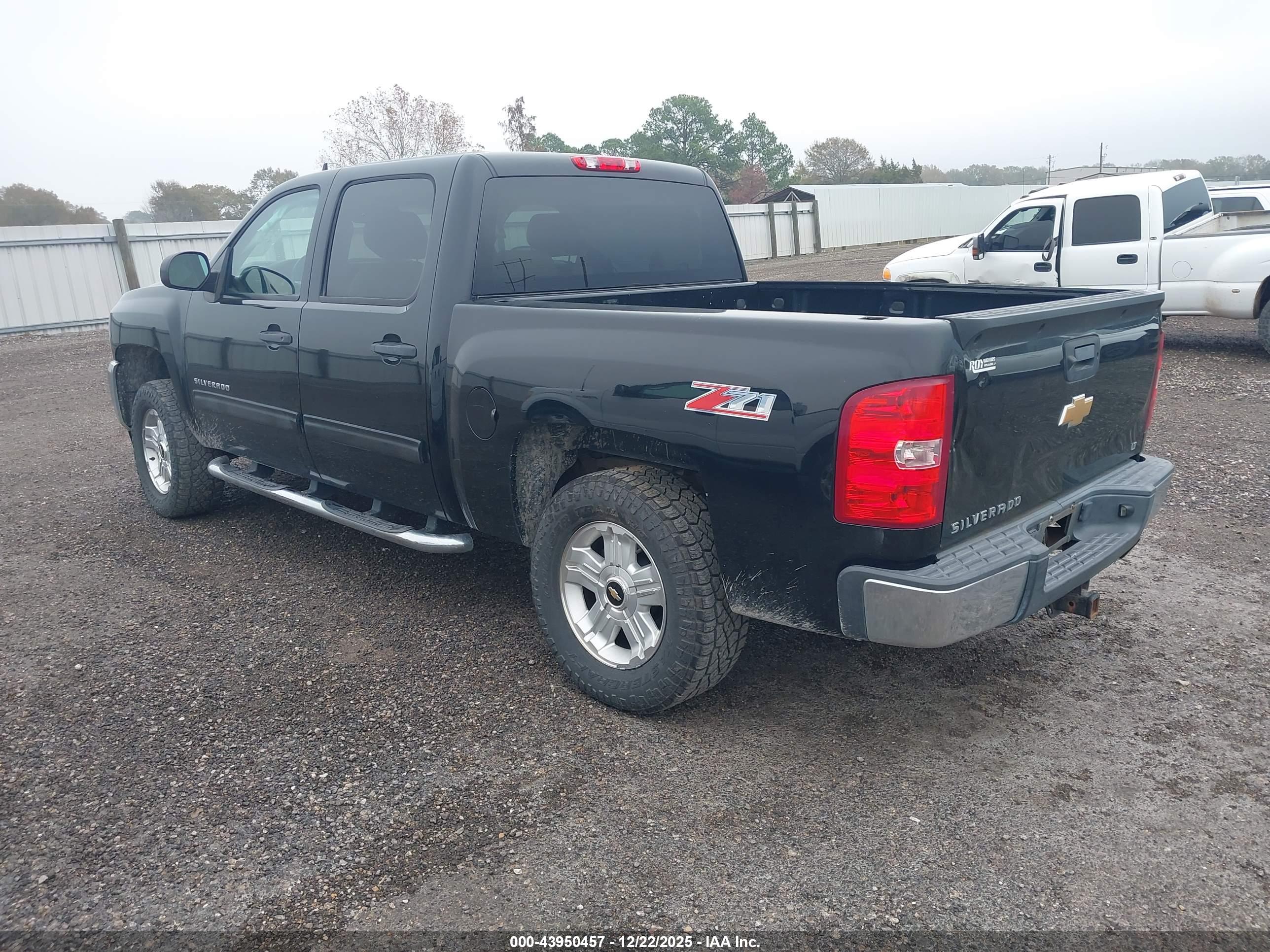 CHEVROLET SILVERADO image 3