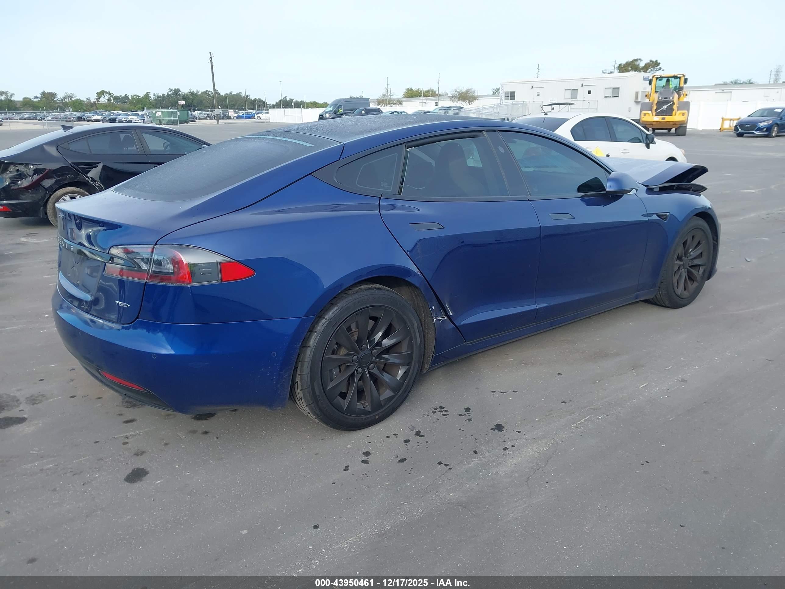 TESLA MODEL image 4