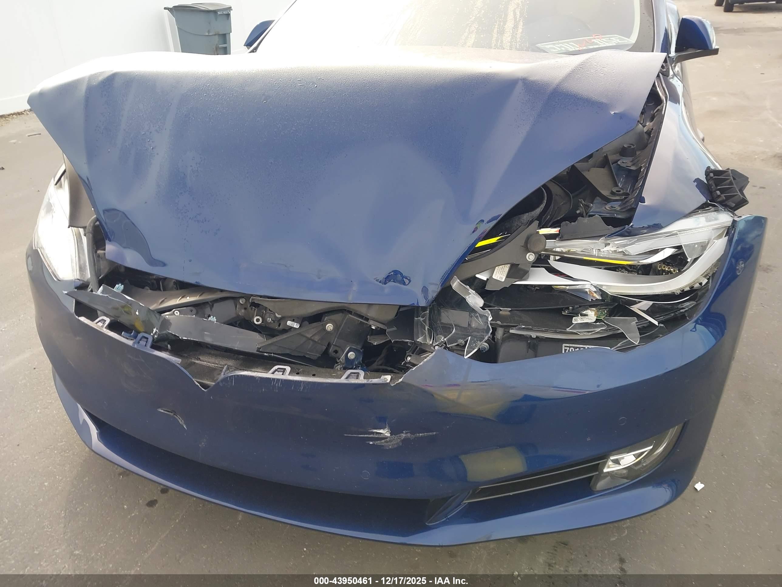 TESLA MODEL image 6