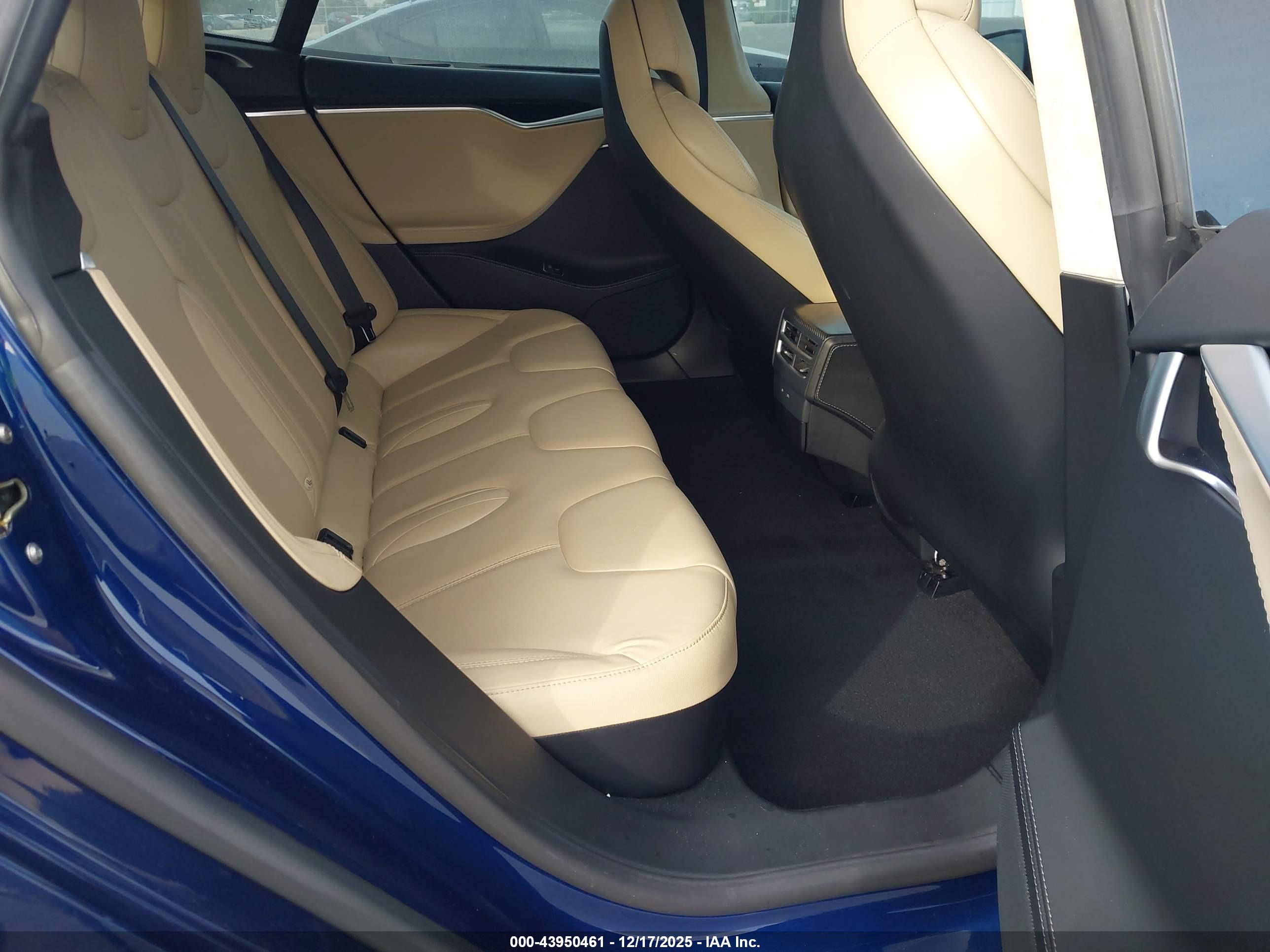 TESLA MODEL image 8