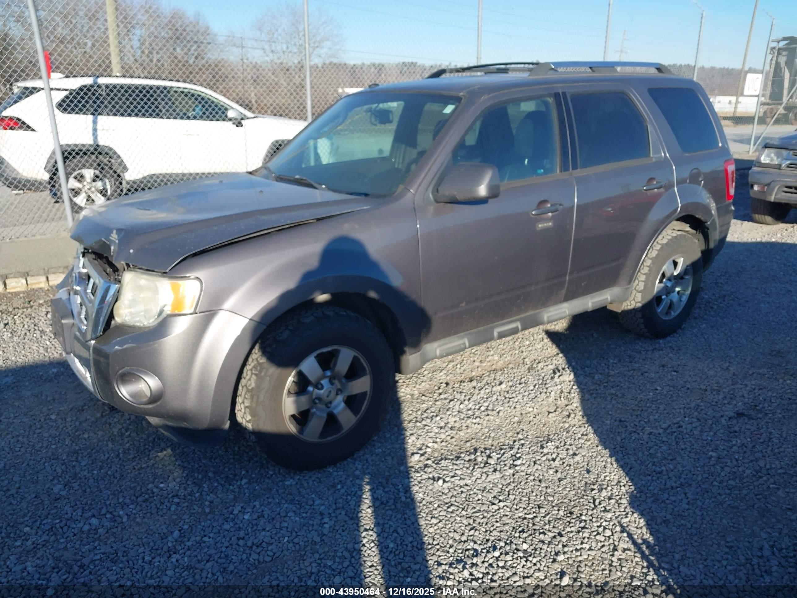 FORD ESCAPE image 2