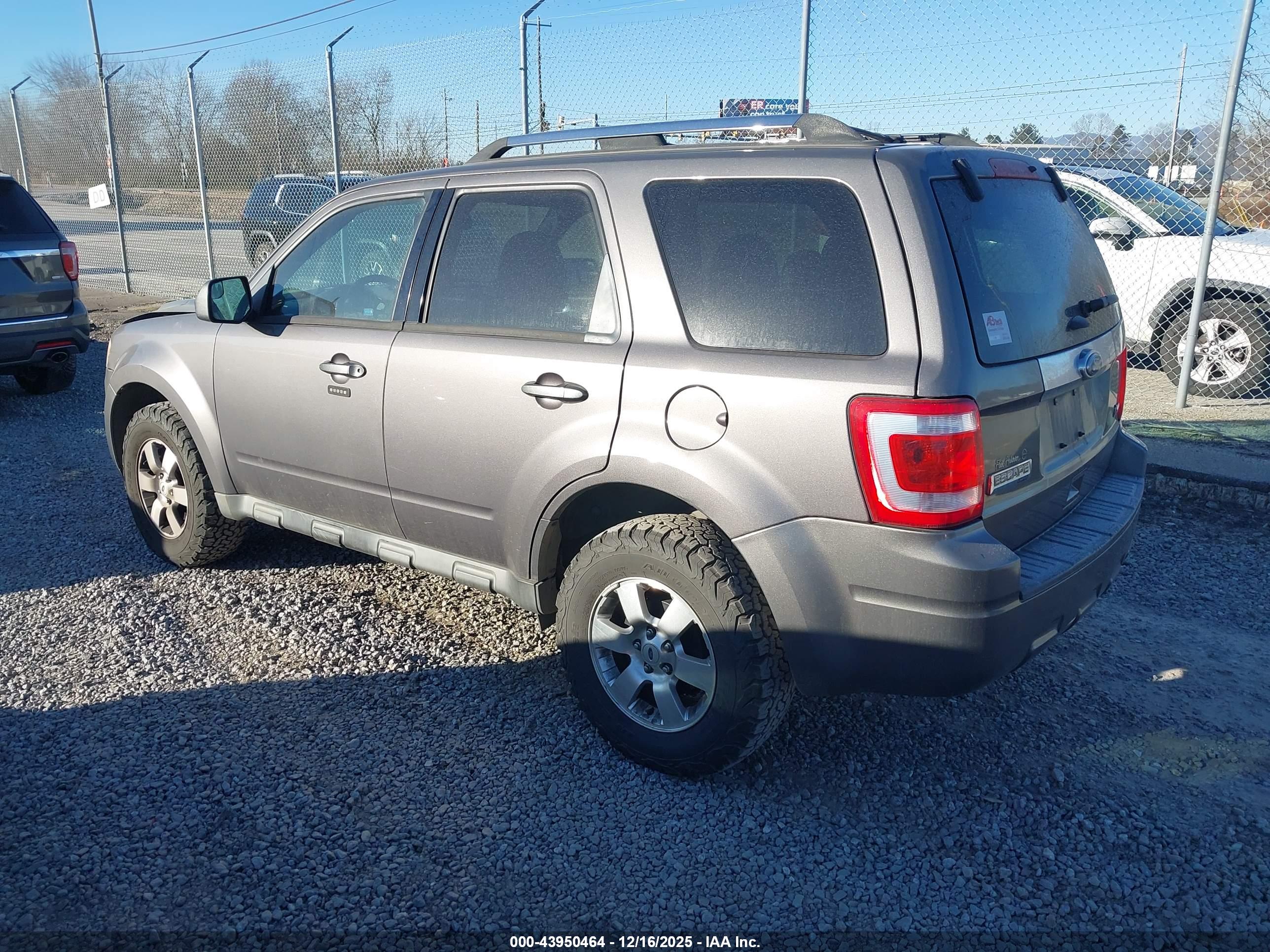FORD ESCAPE image 3
