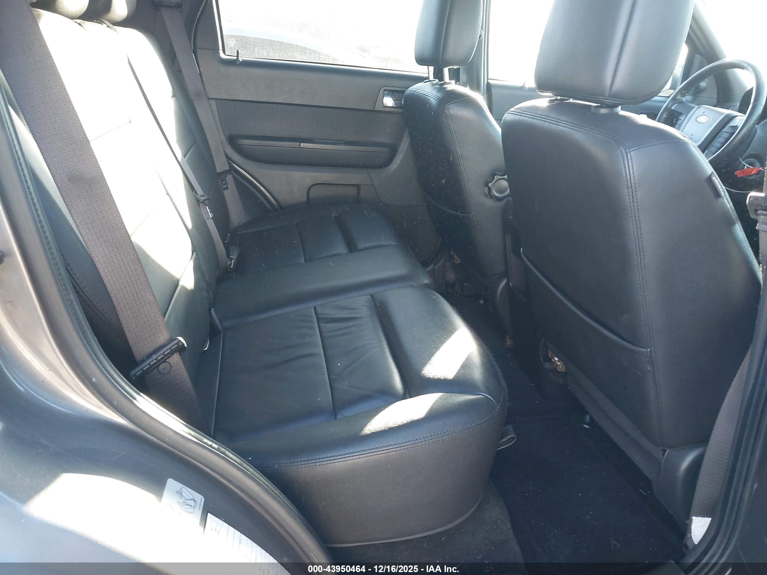 FORD ESCAPE image 8