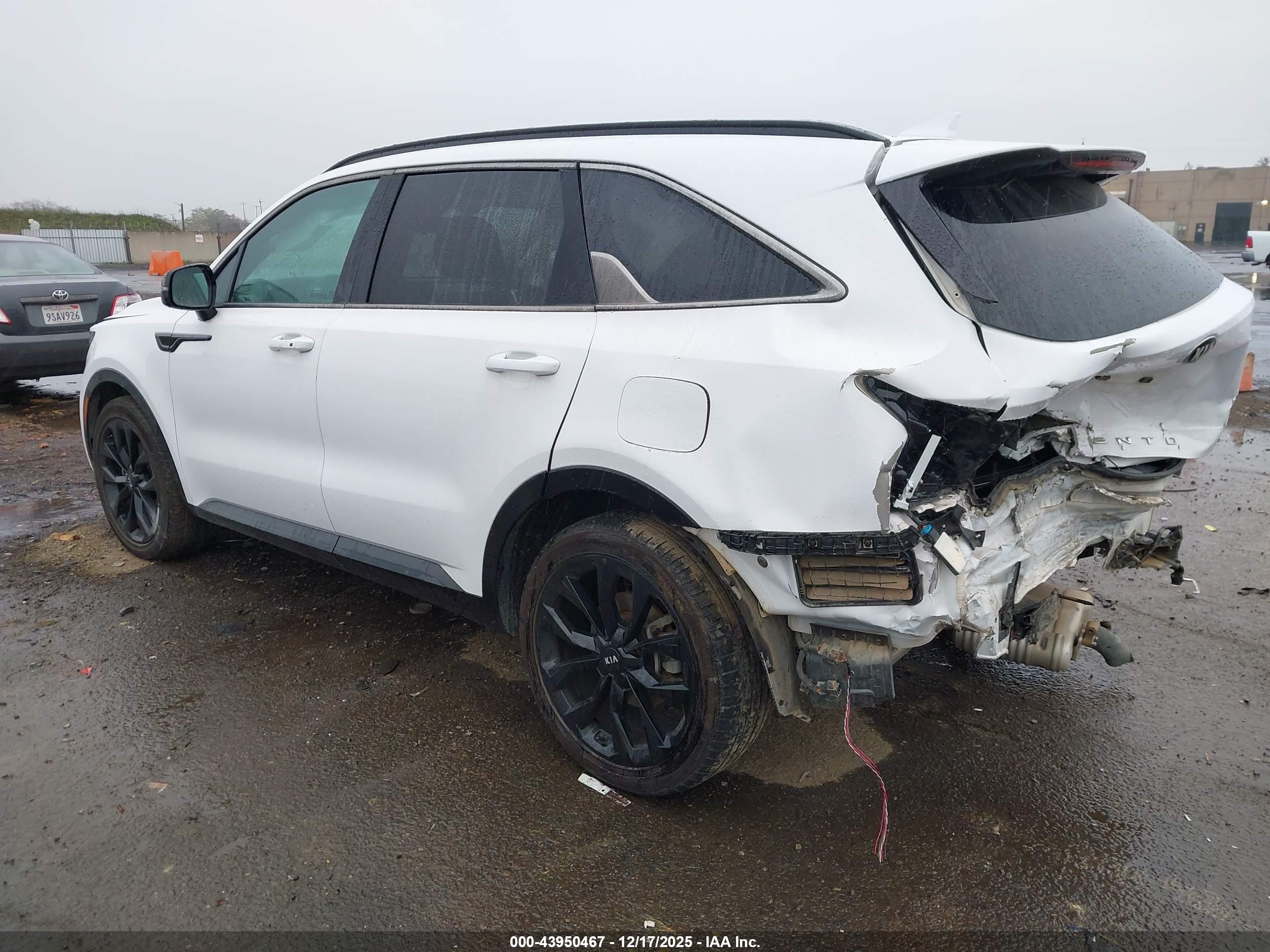 KIA SORENTO image 3
