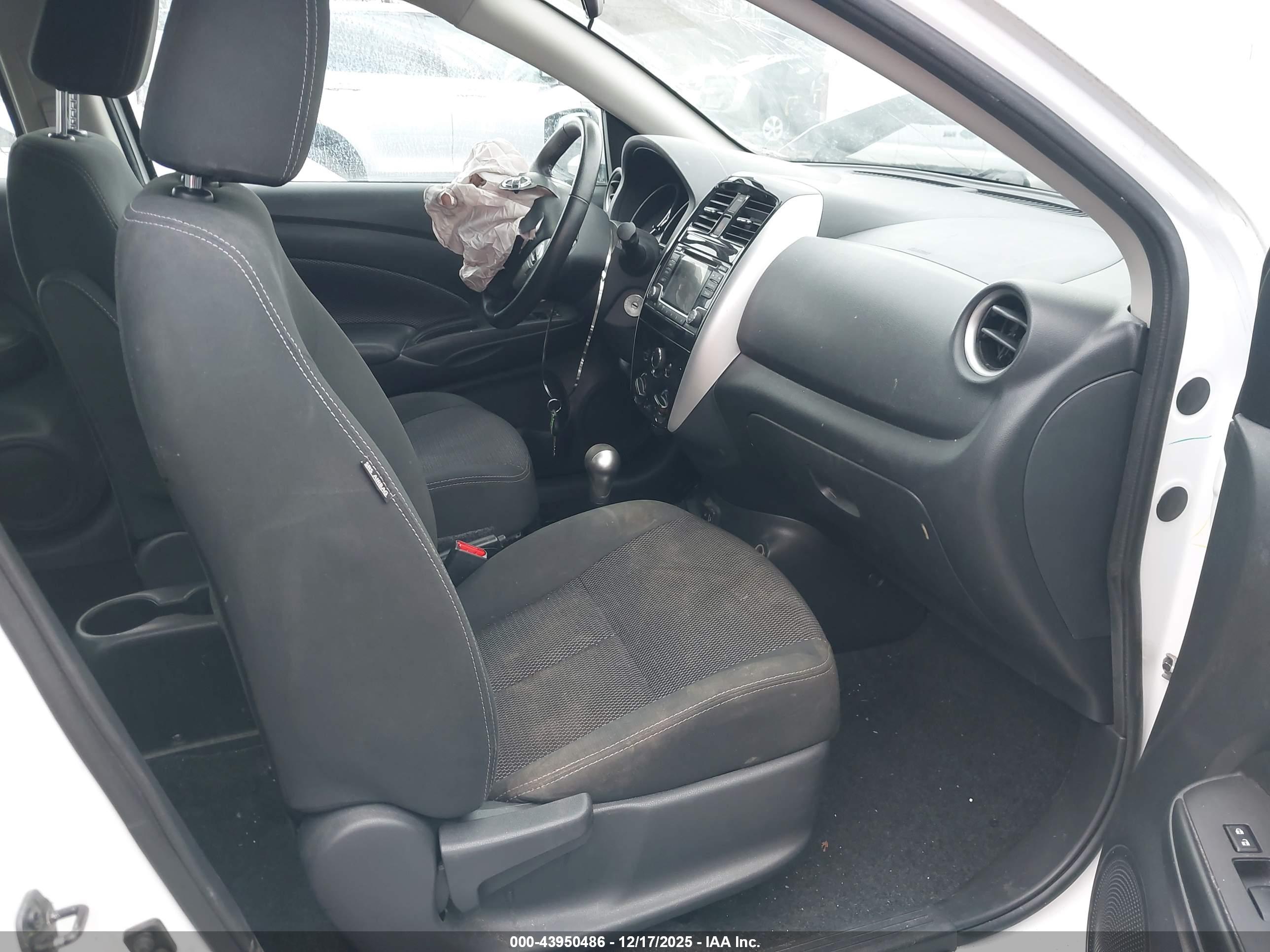 NISSAN VERSA image 5