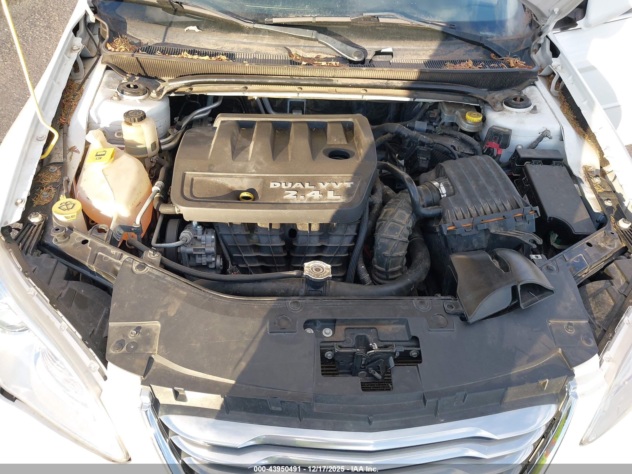 CHRYSLER 200 image 10