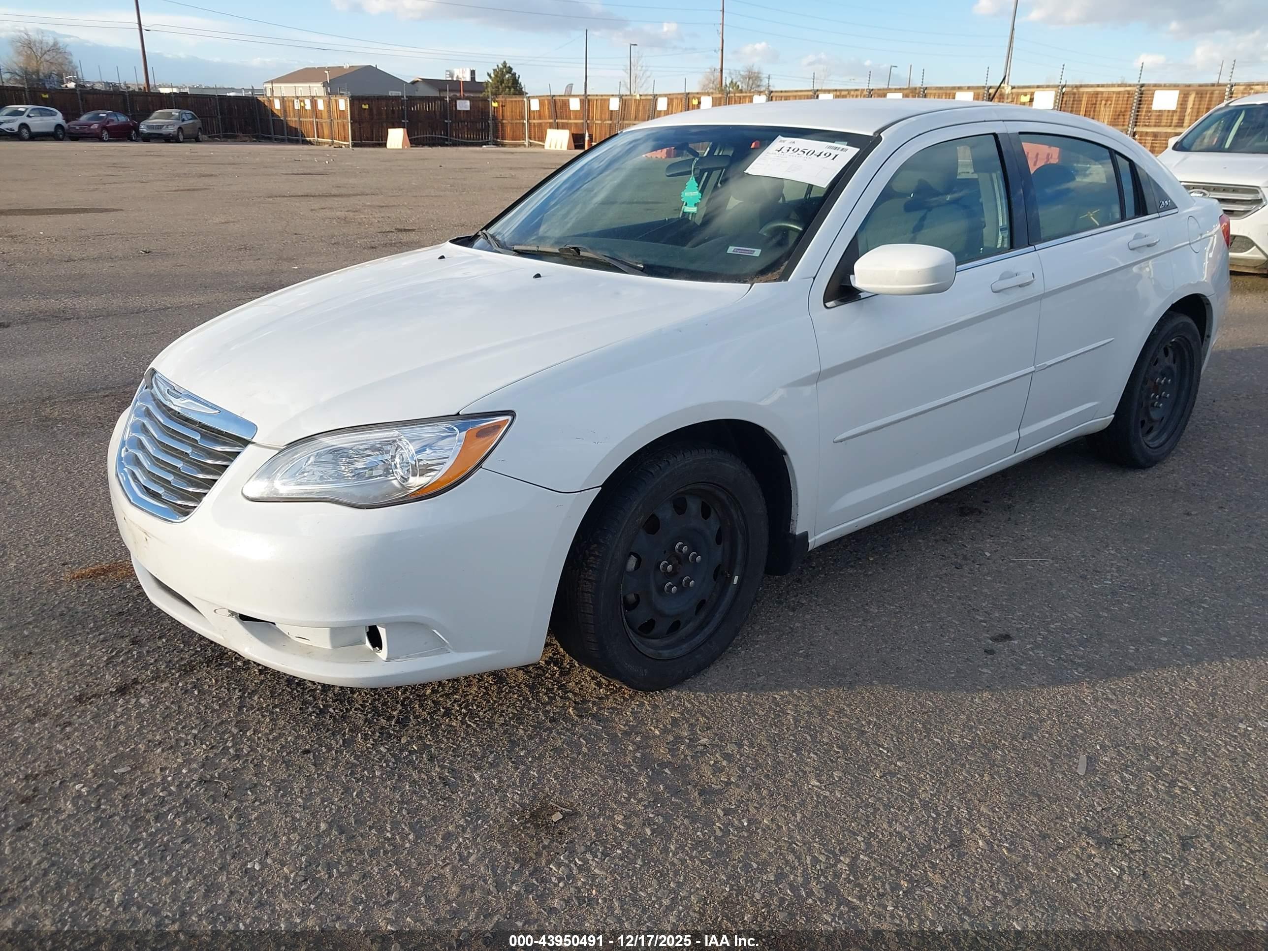 CHRYSLER 200 image 2