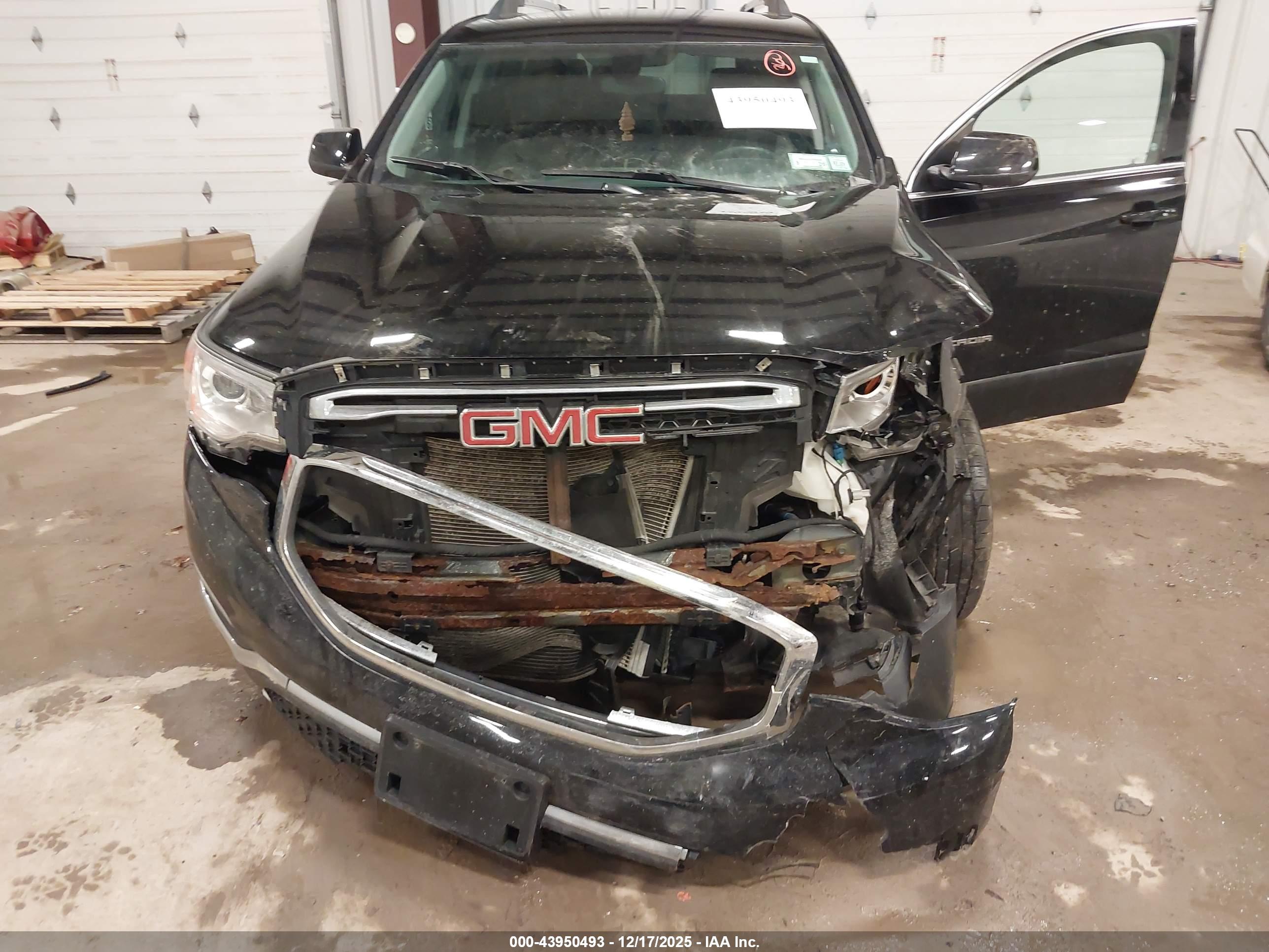 GMC ACADIA image 10