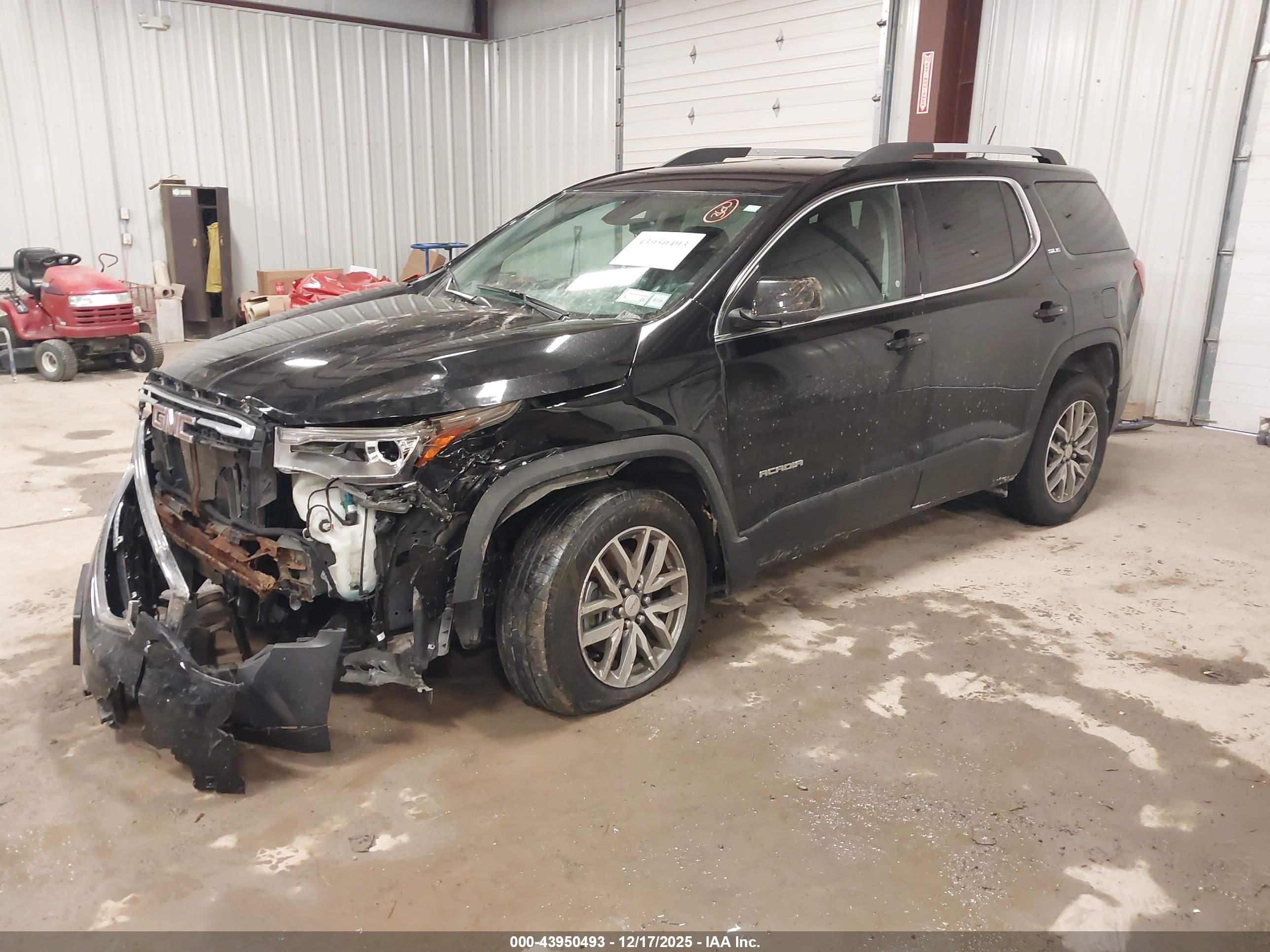 GMC ACADIA image 2