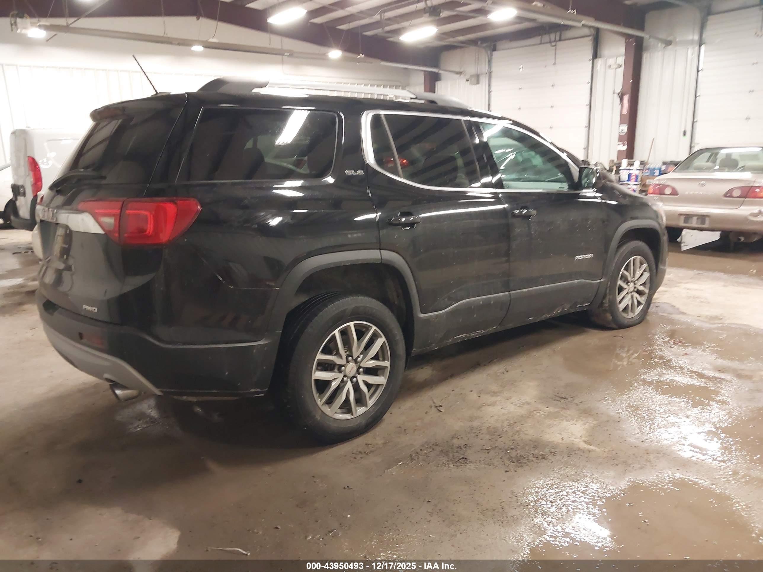 GMC ACADIA image 4