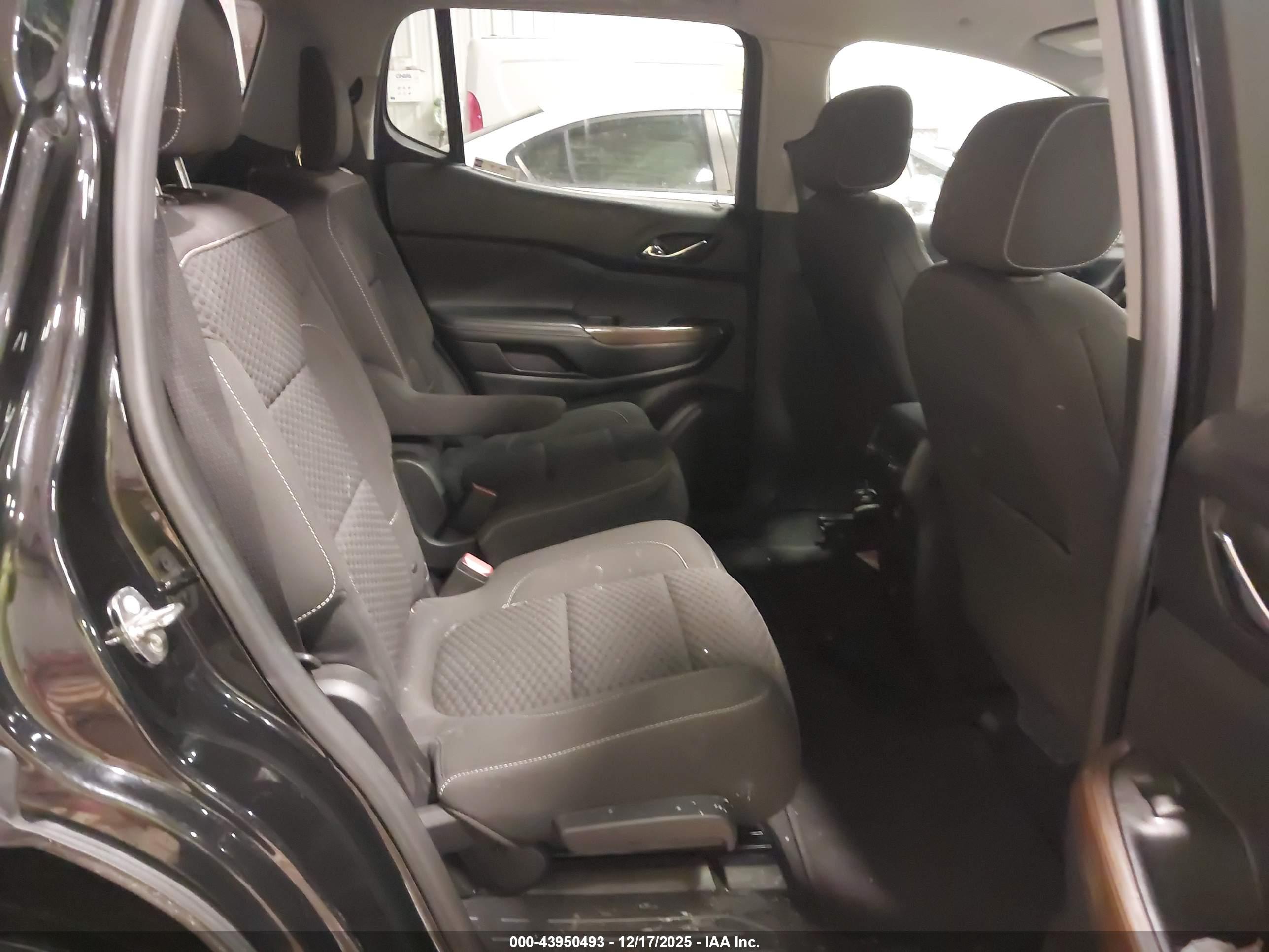 GMC ACADIA image 8