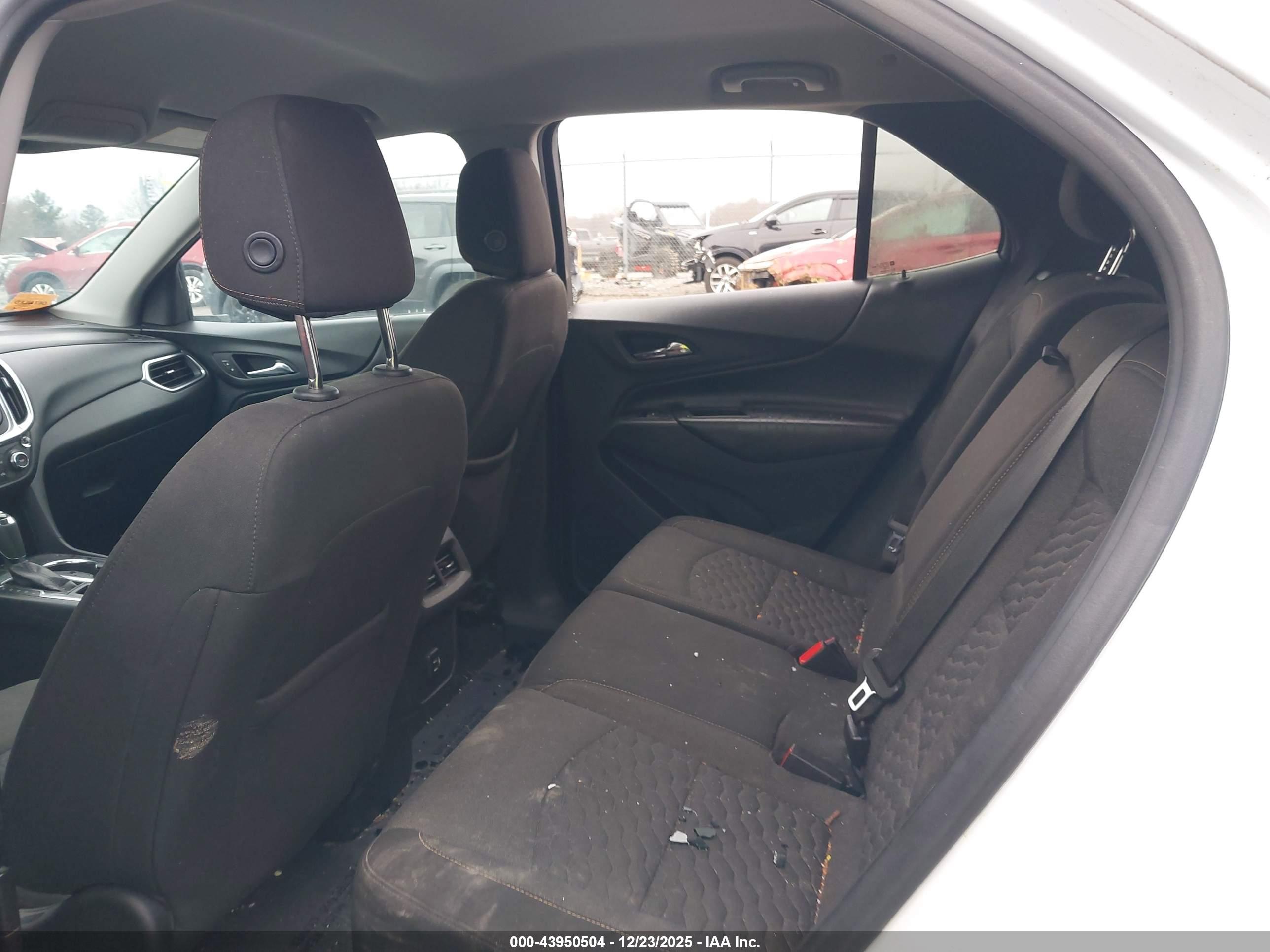 CHEVROLET EQUINOX image 8