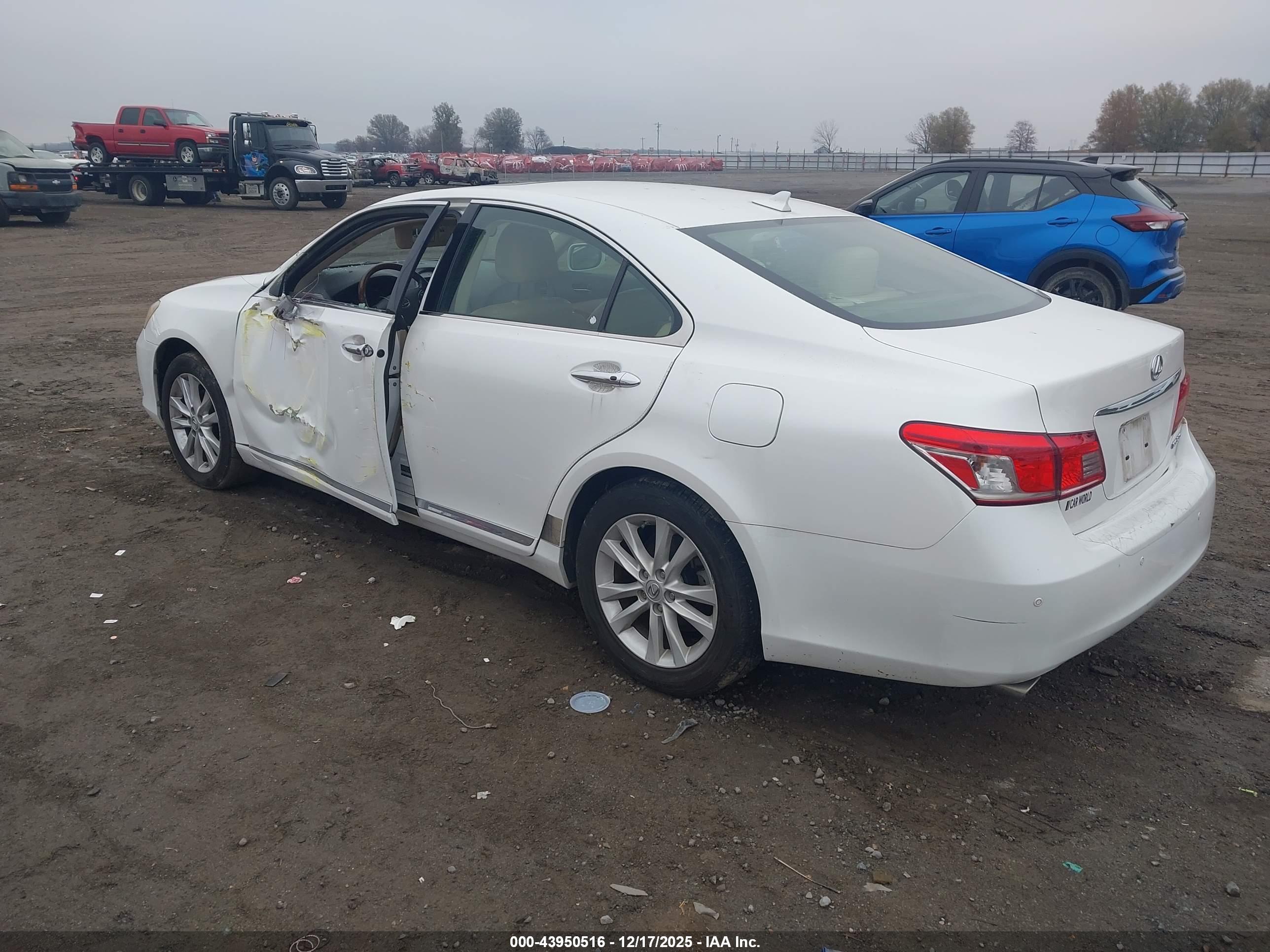 LEXUS ES image 3