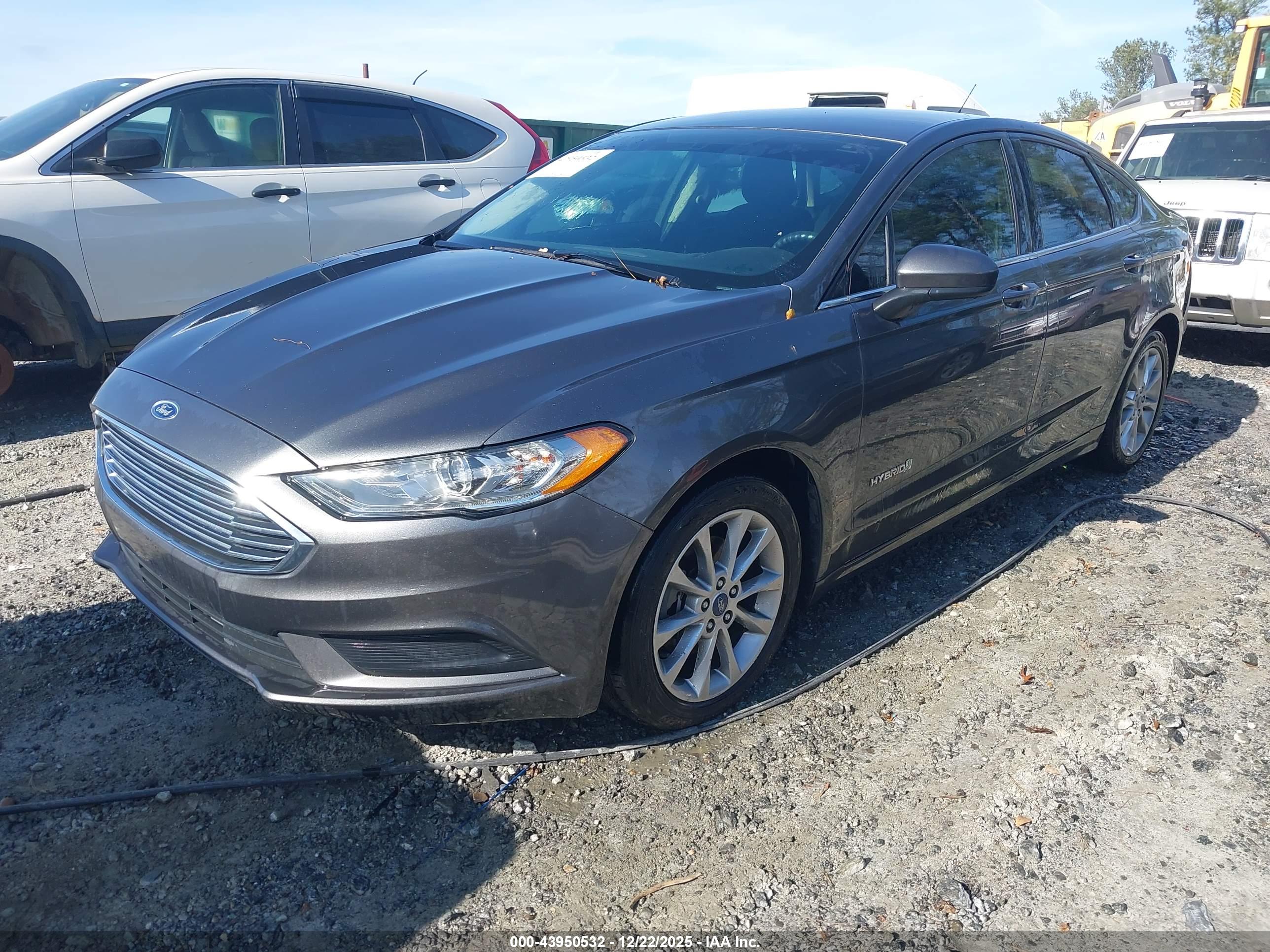 FORD FUSION image 2
