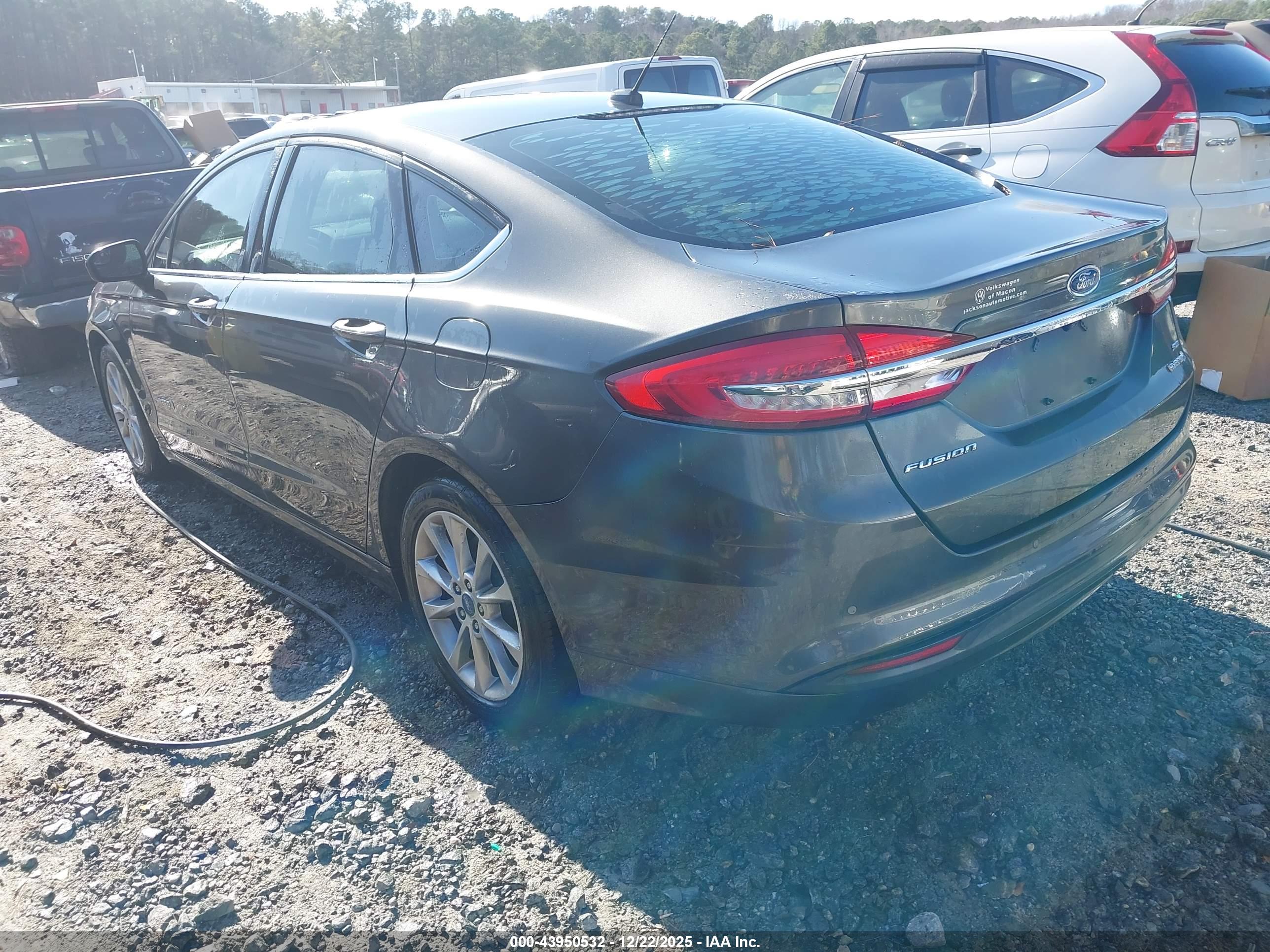 FORD FUSION image 3