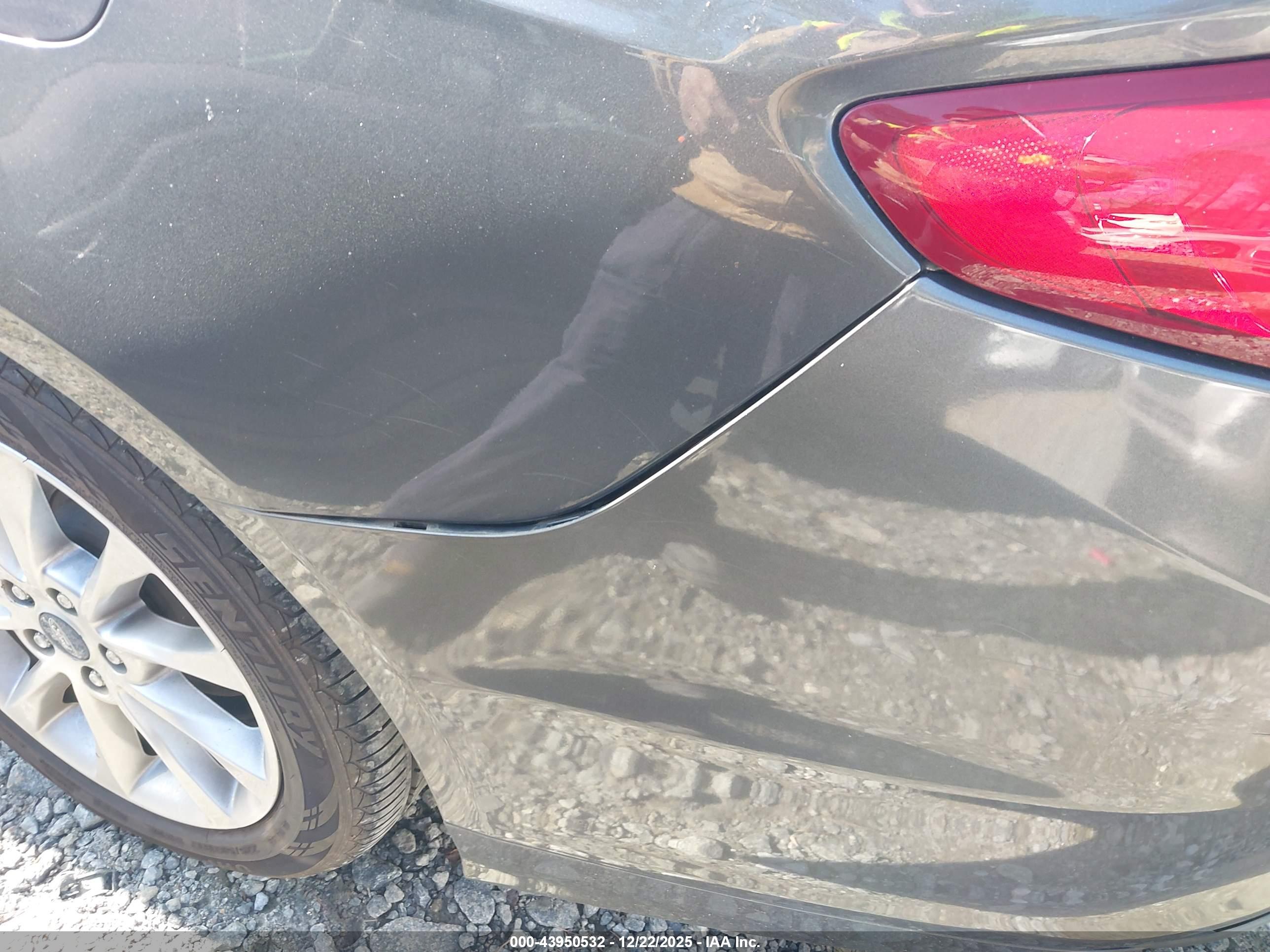 FORD FUSION image 6