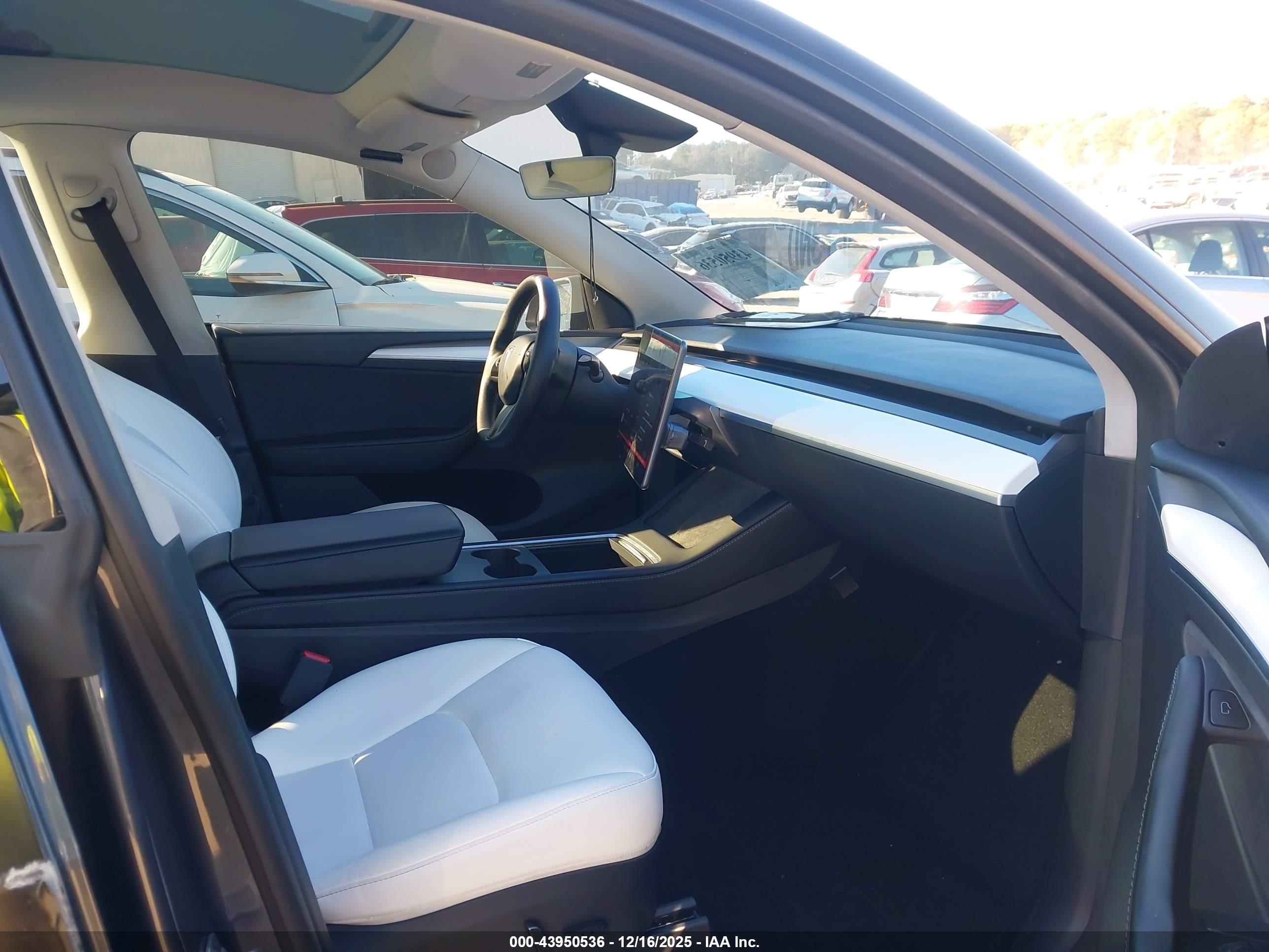 TESLA MODEL image 5
