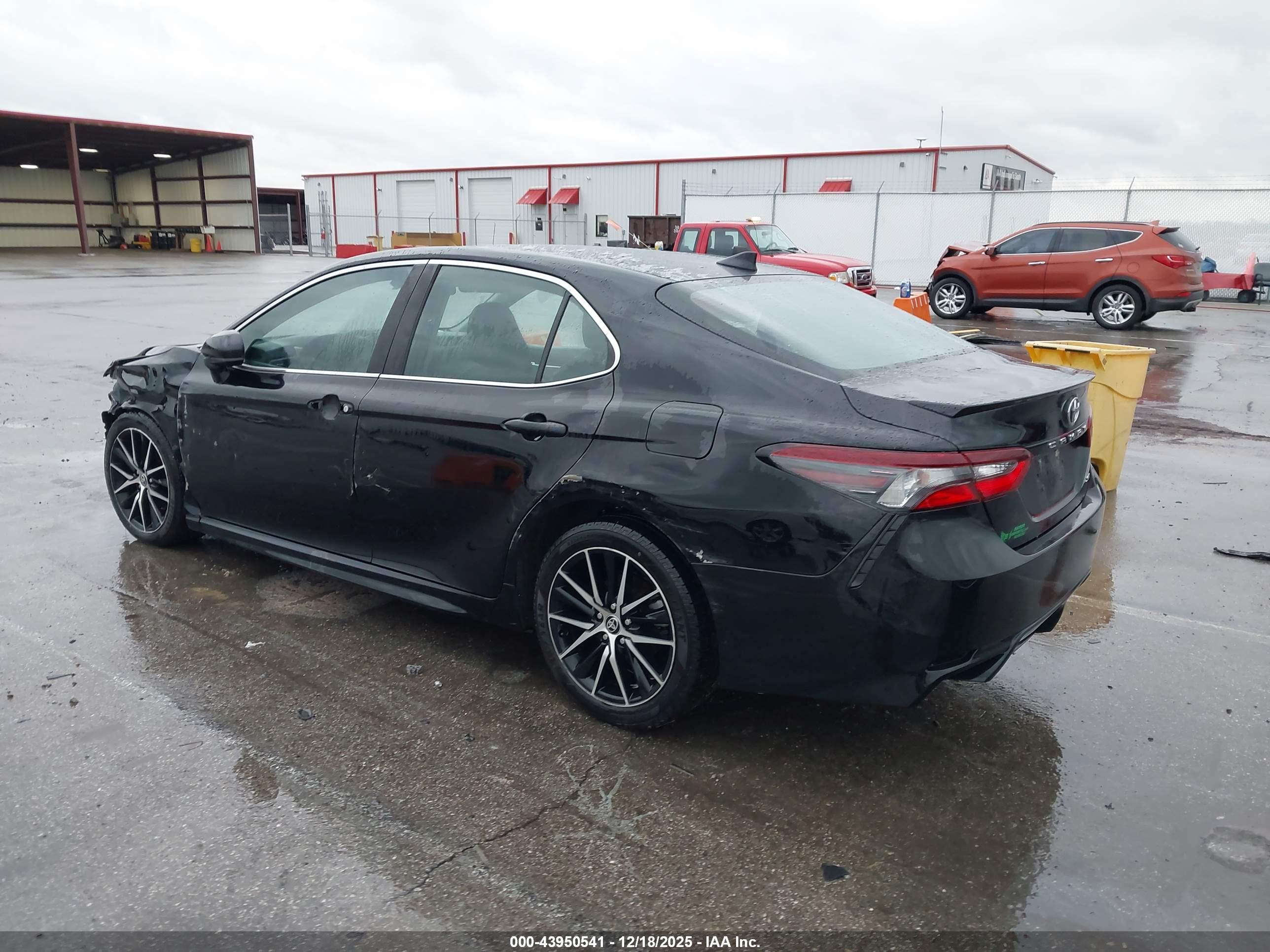 TOYOTA CAMRY image 3